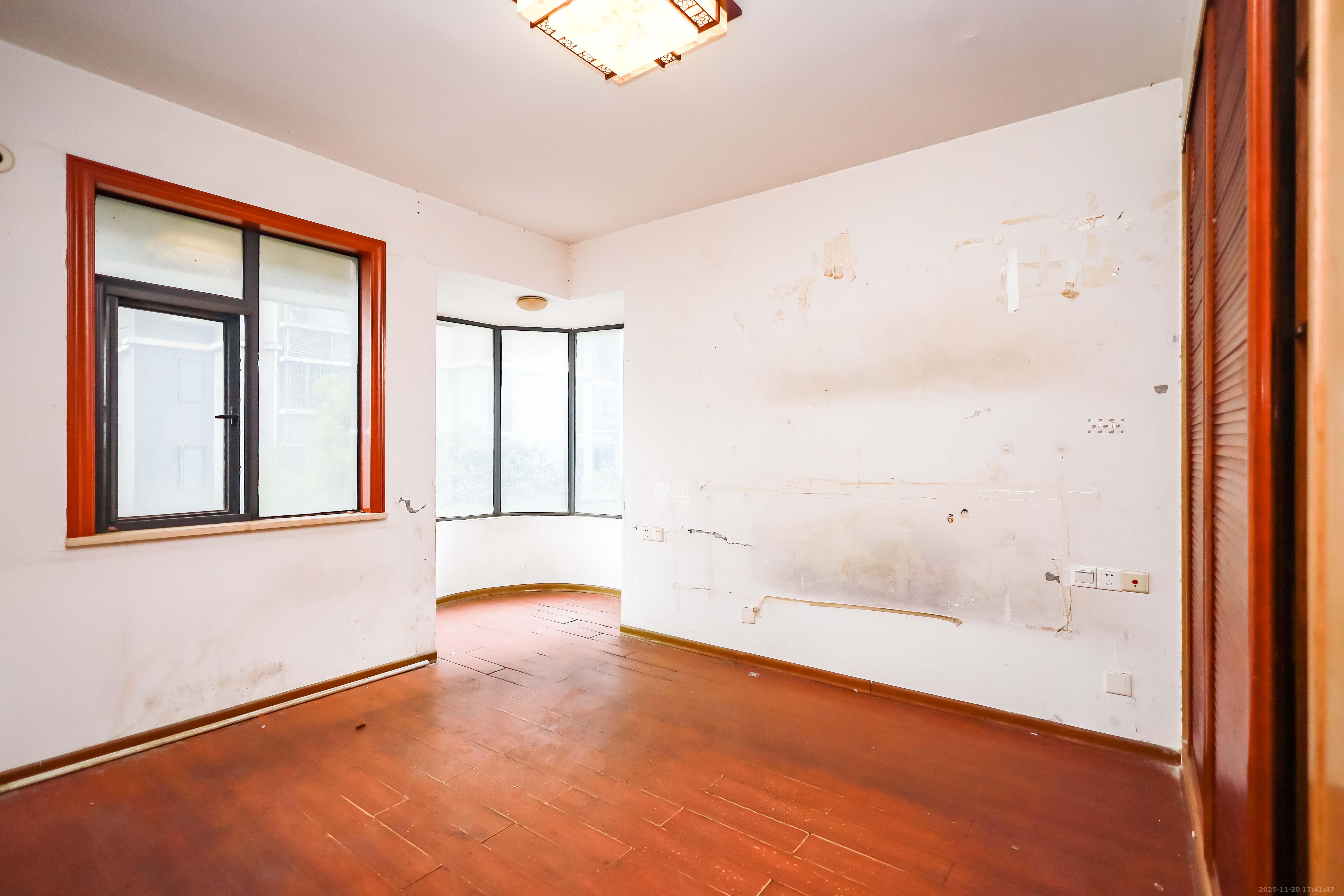 西城龙庭 3室1厅1卫 85.0万 西城龙庭 3室1厅1卫 85.0万卧室