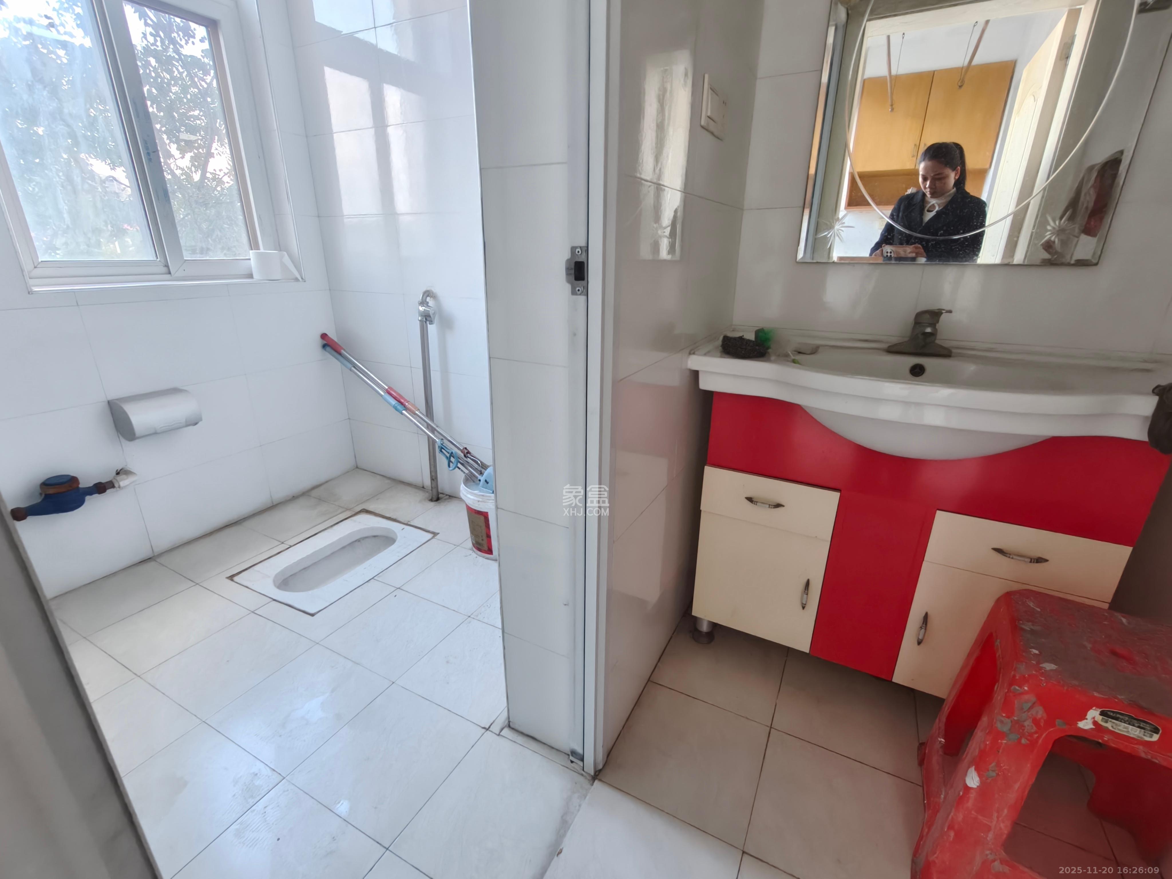 星城福邸（雄天朗郡）  3室2厅2卫    2500.0元/月室内图