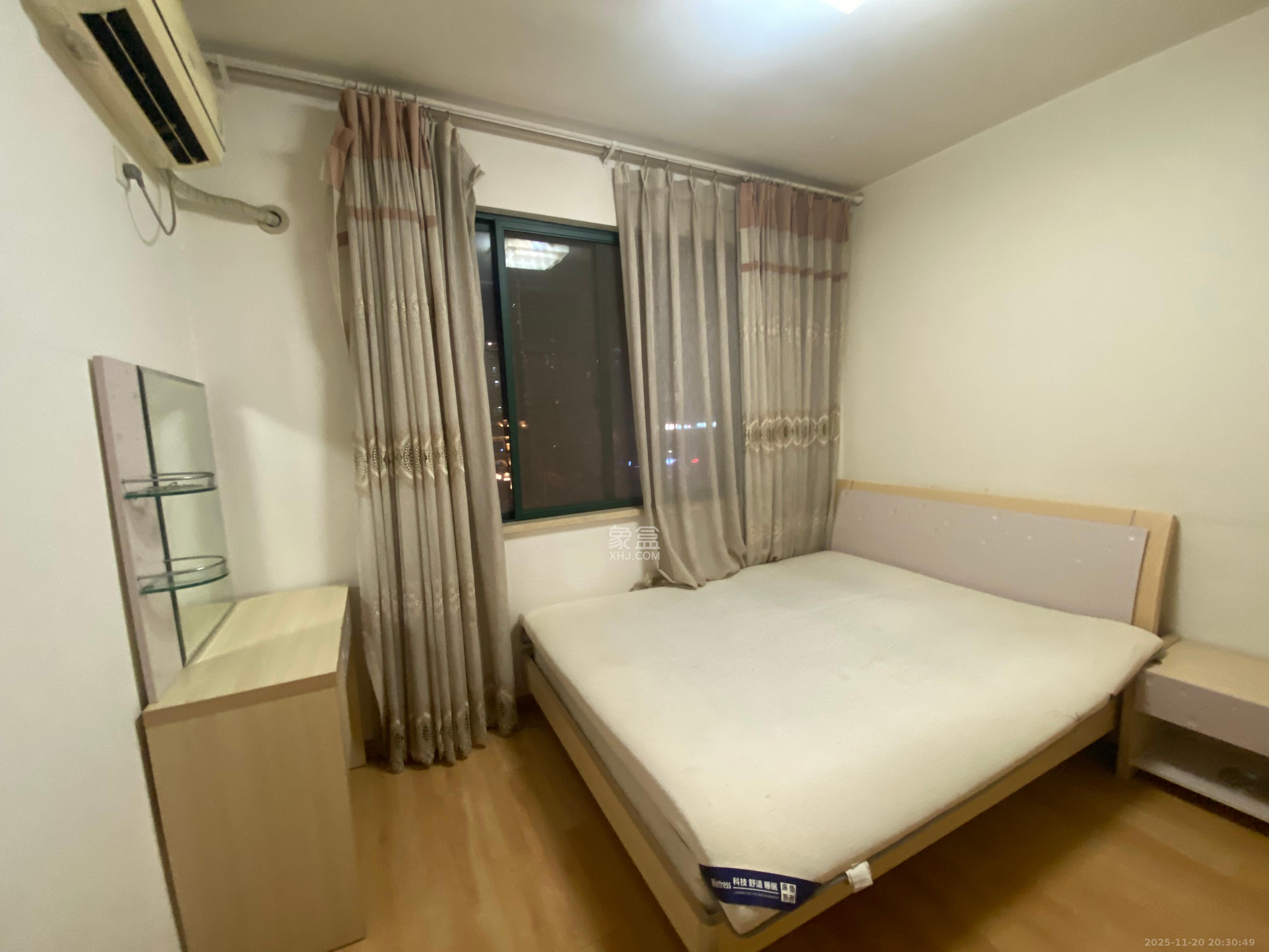 星城世家 3室2厅1卫 3000.0元/月 星城世家 3室2厅1卫 3000.0元/月室内图