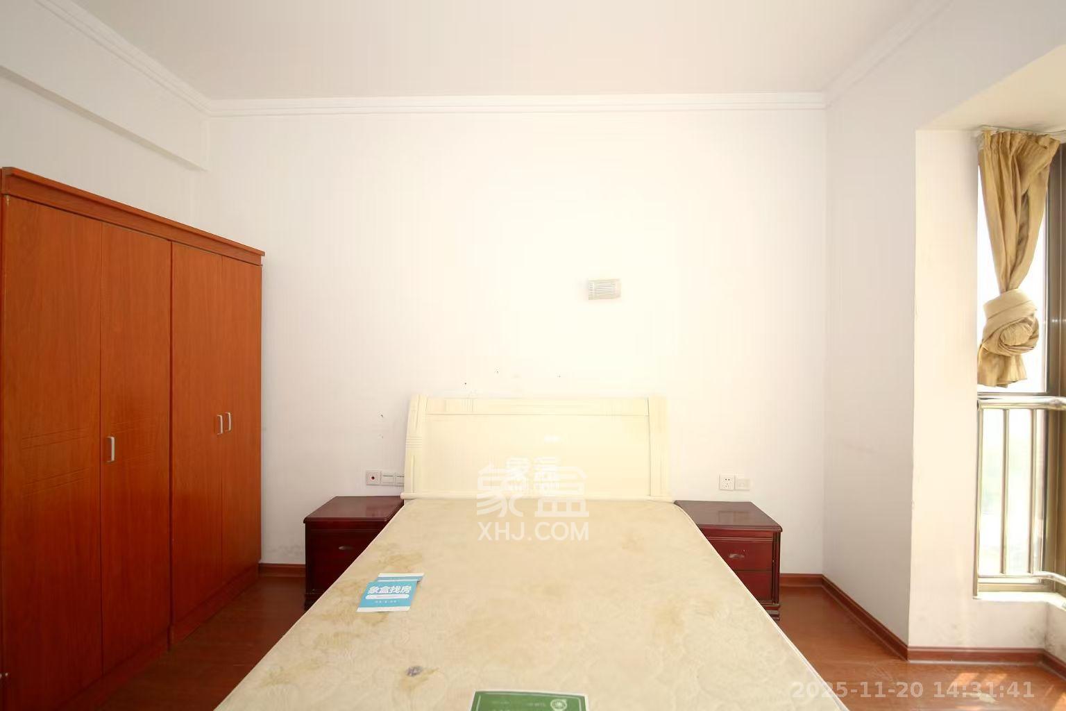 岳泰理想城 4室2厅1卫 3300.0元/月 岳泰理想城 4室2厅1卫 3300.0元/月室内图