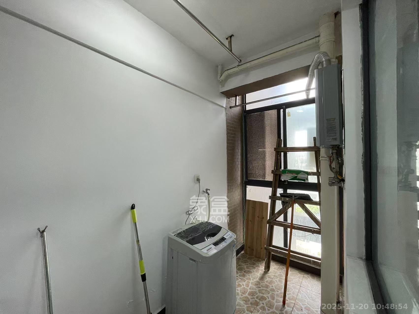 红公馆(前程丽景大厦) 4室1厅1卫 2000.0元/月 红公馆(前程丽景大厦) 4室1厅1卫 2000.0元/月室内图