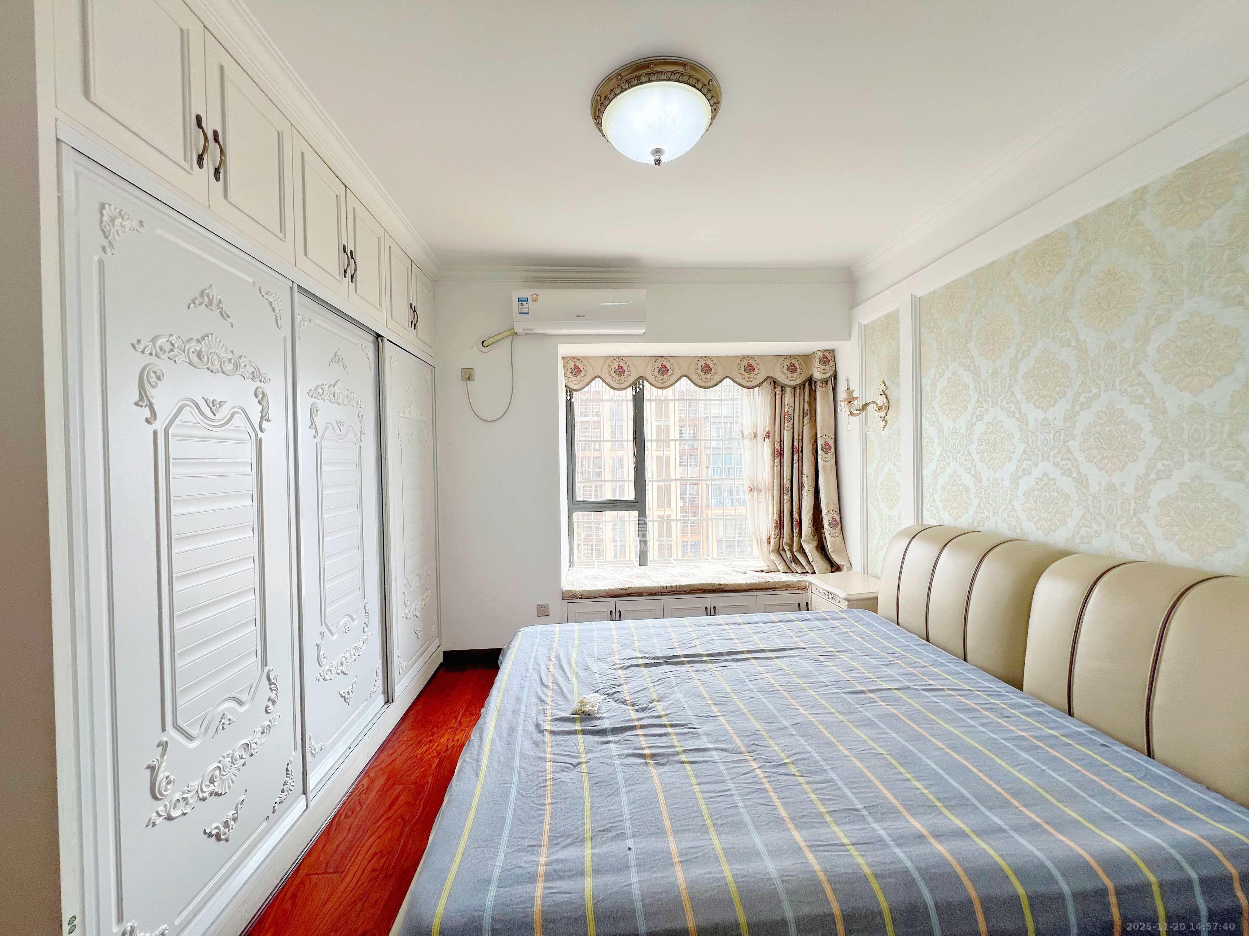 中城丽景香山园 3室2厅2卫 3500.0元/月 中城丽景香山园 3室2厅2卫 3500.0元/月室内图