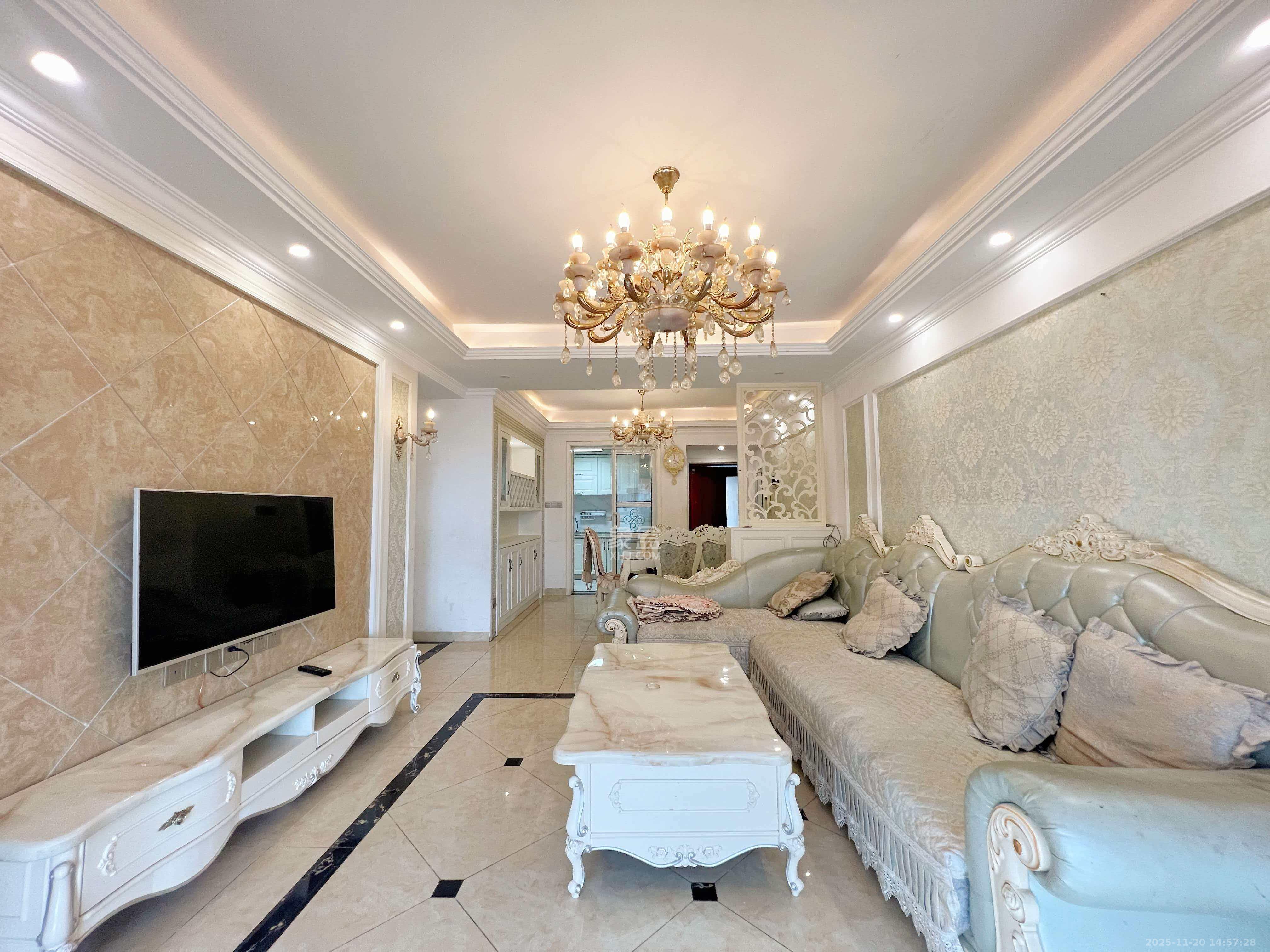 中城丽景香山园 3室2厅2卫 3500.0元/月 中城丽景香山园 3室2厅2卫 3500.0元/月室内图