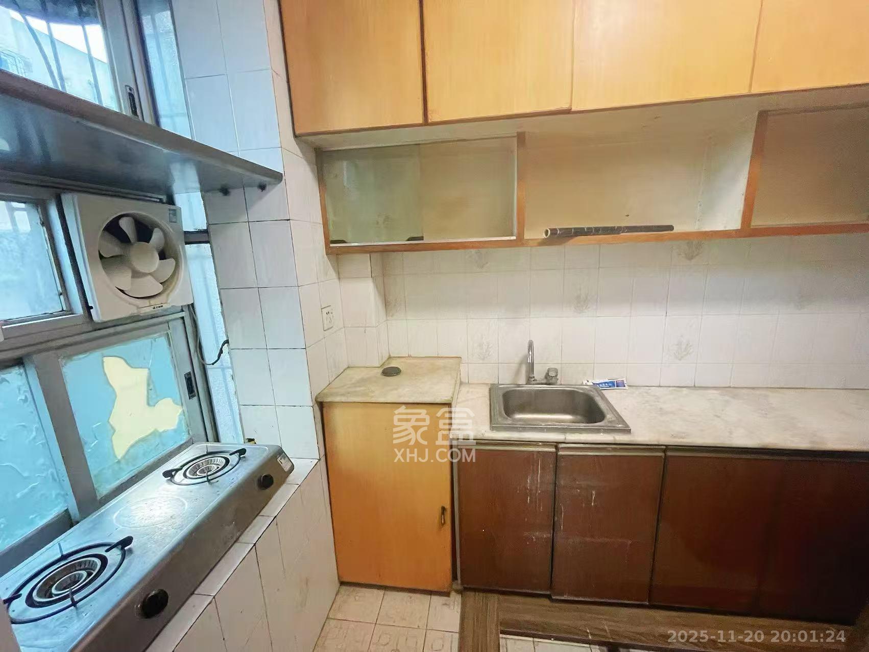 省军区宿舍  3室2厅2卫    2600.0元/月室内图