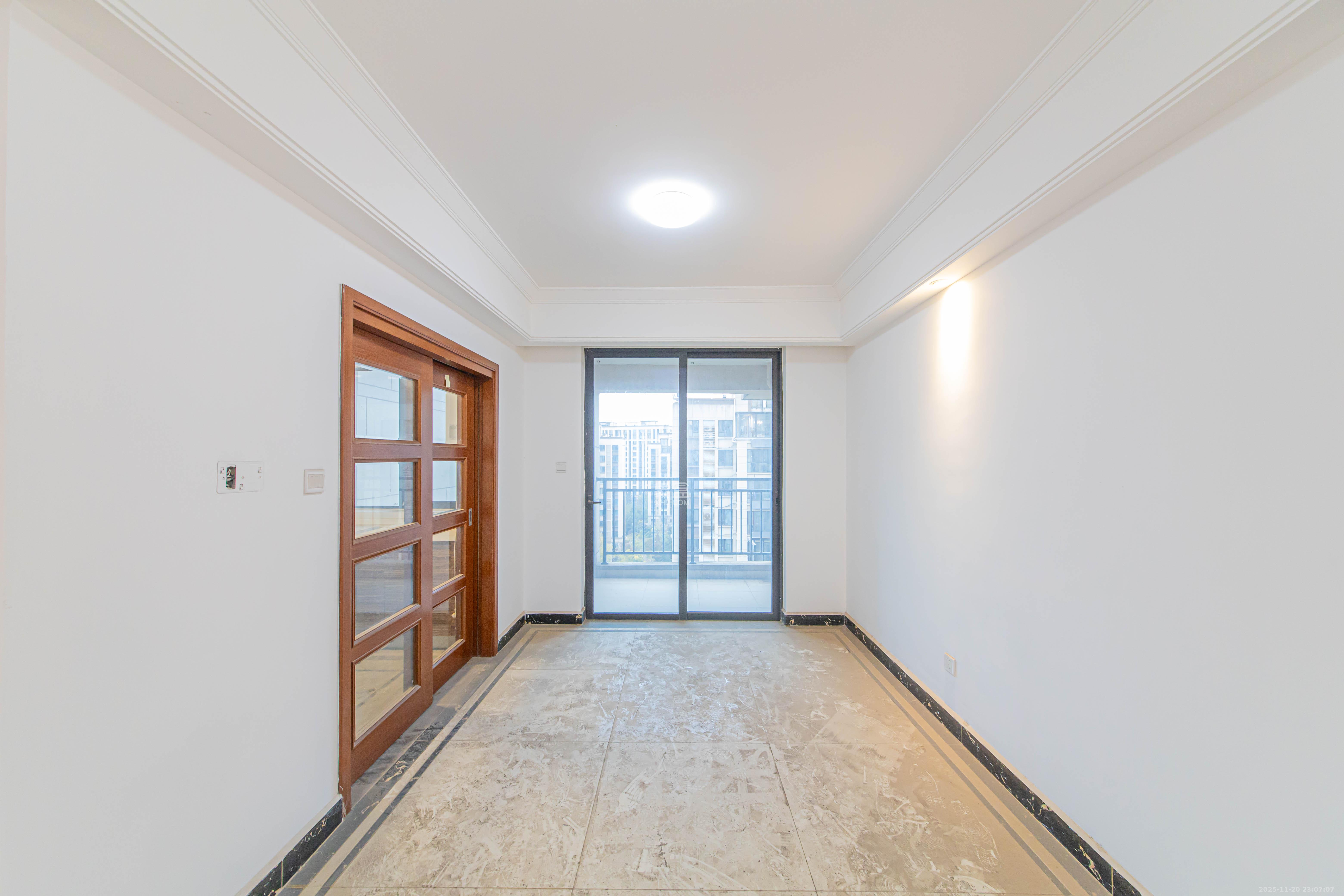 中海新城熙岸(中信新城五期) 3室2厅2卫 102.8万 中海新城熙岸(中信新城五期) 3室2厅2卫 102.8万客厅