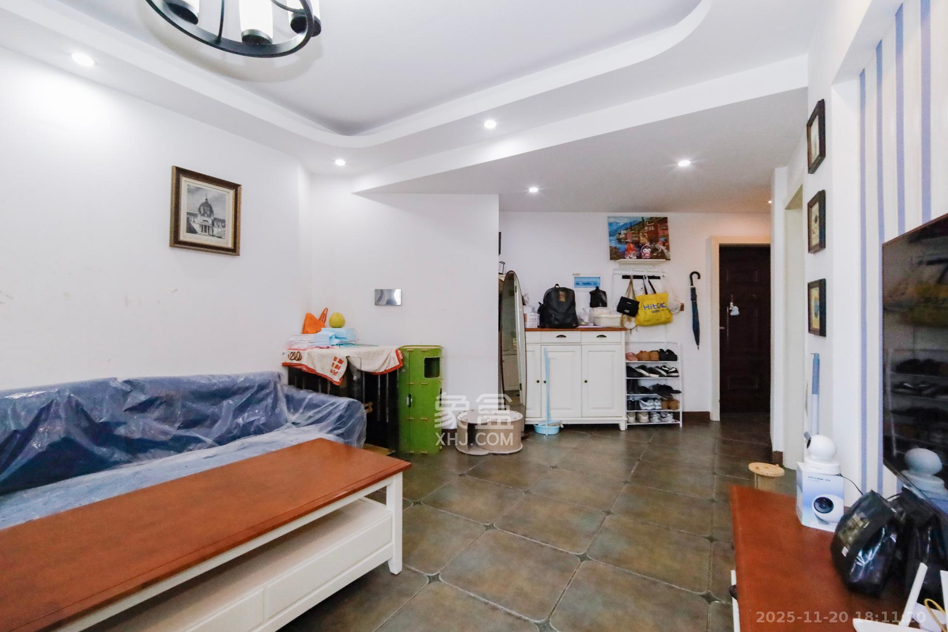 万象美域  1室1厅1卫    40.0万客厅