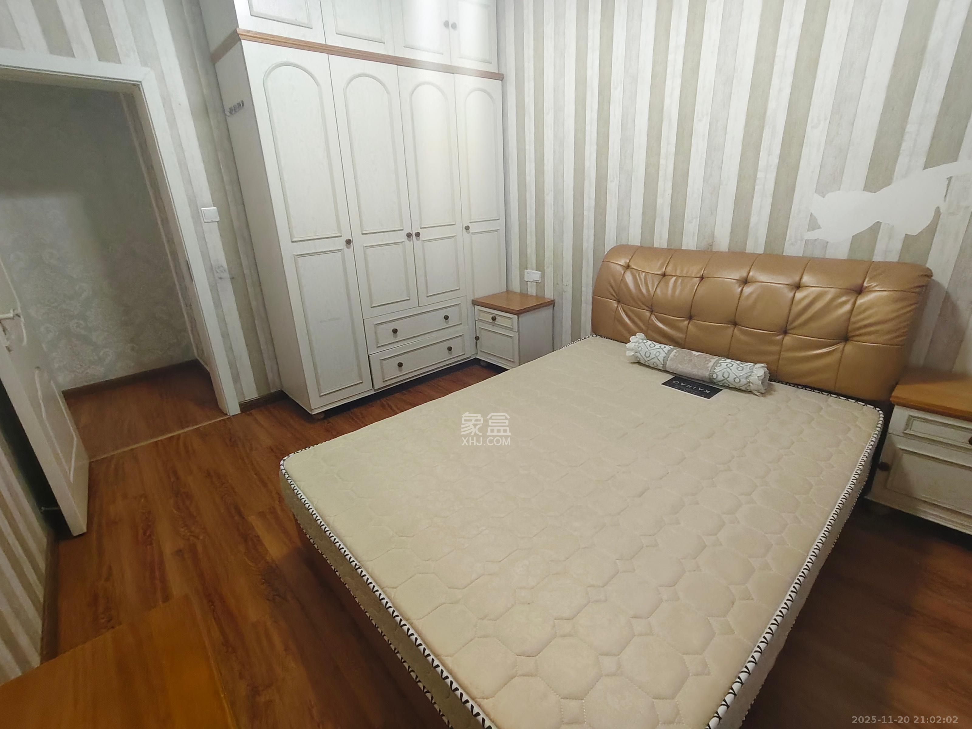 西岸润泽府  4室2厅2卫    4200.0元/月室内图