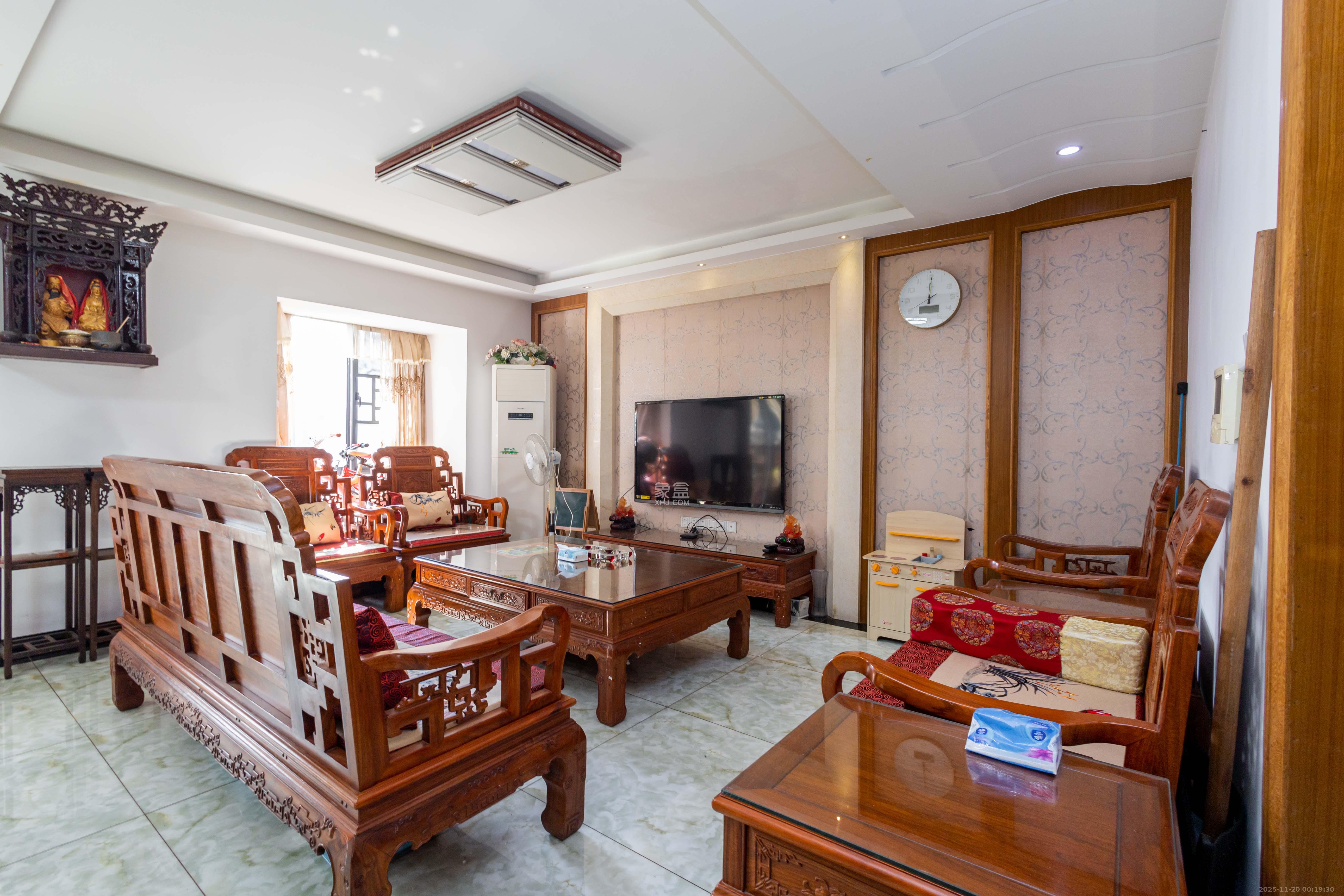 中国铁建国际城一期  4室2厅2卫    90.8万客厅