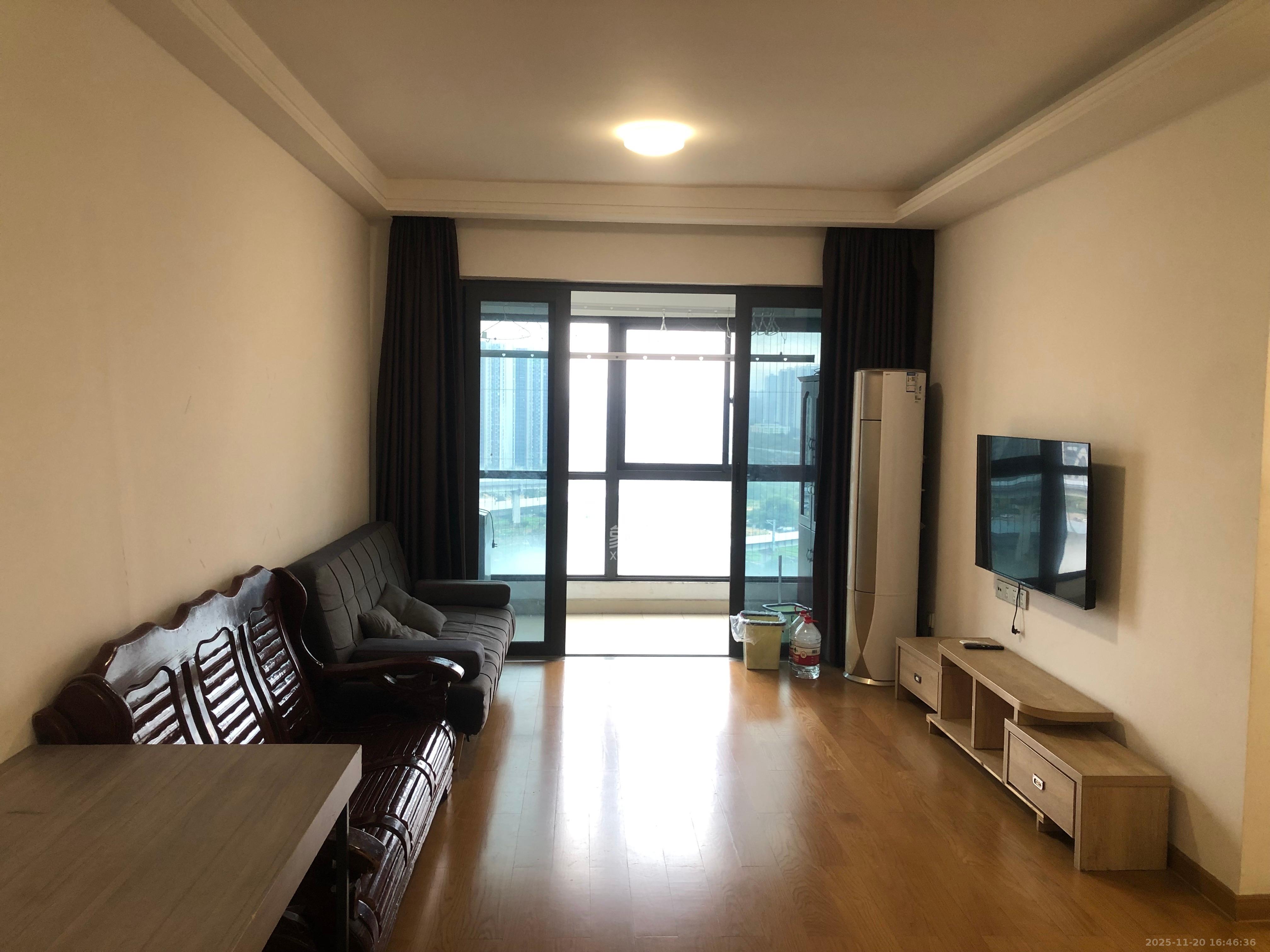 阳光城尚东湾蓝莓苑  3室2厅1卫    2200.0元/月