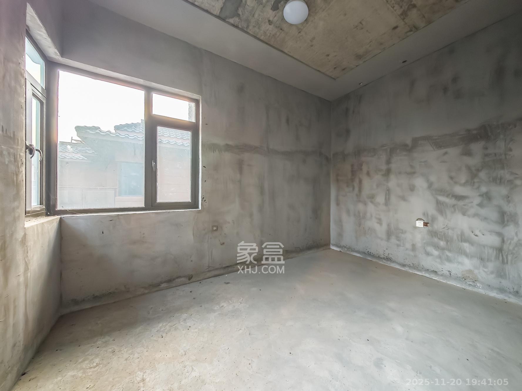 恒大御景天下城二期 5室2厅3卫 220.0万 恒大御景天下城二期 5室2厅3卫 220.0万卧室