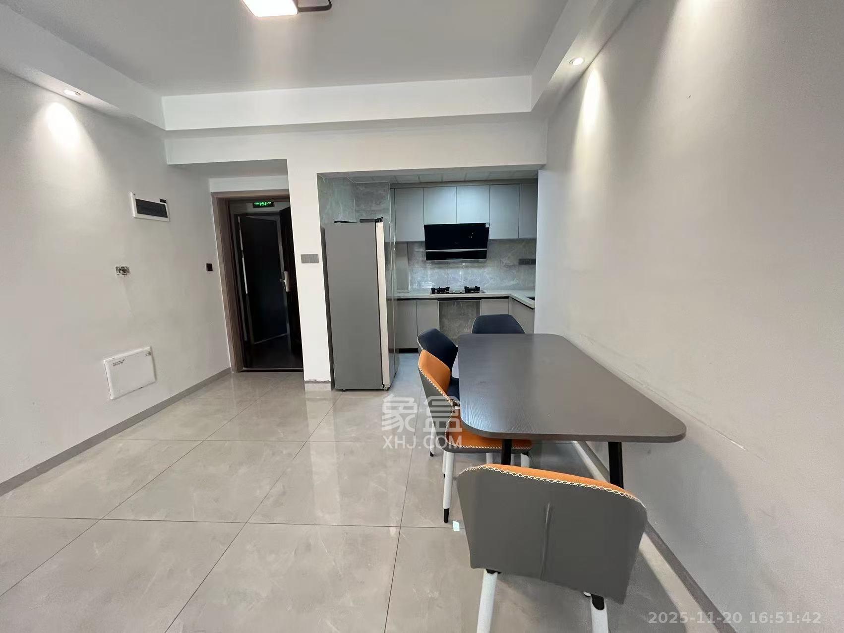 长房东旭国际  3室2厅2卫    2800.0元/月室内图