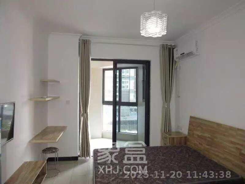 绿地中央广场  1室1厅1卫    1500.0元/月