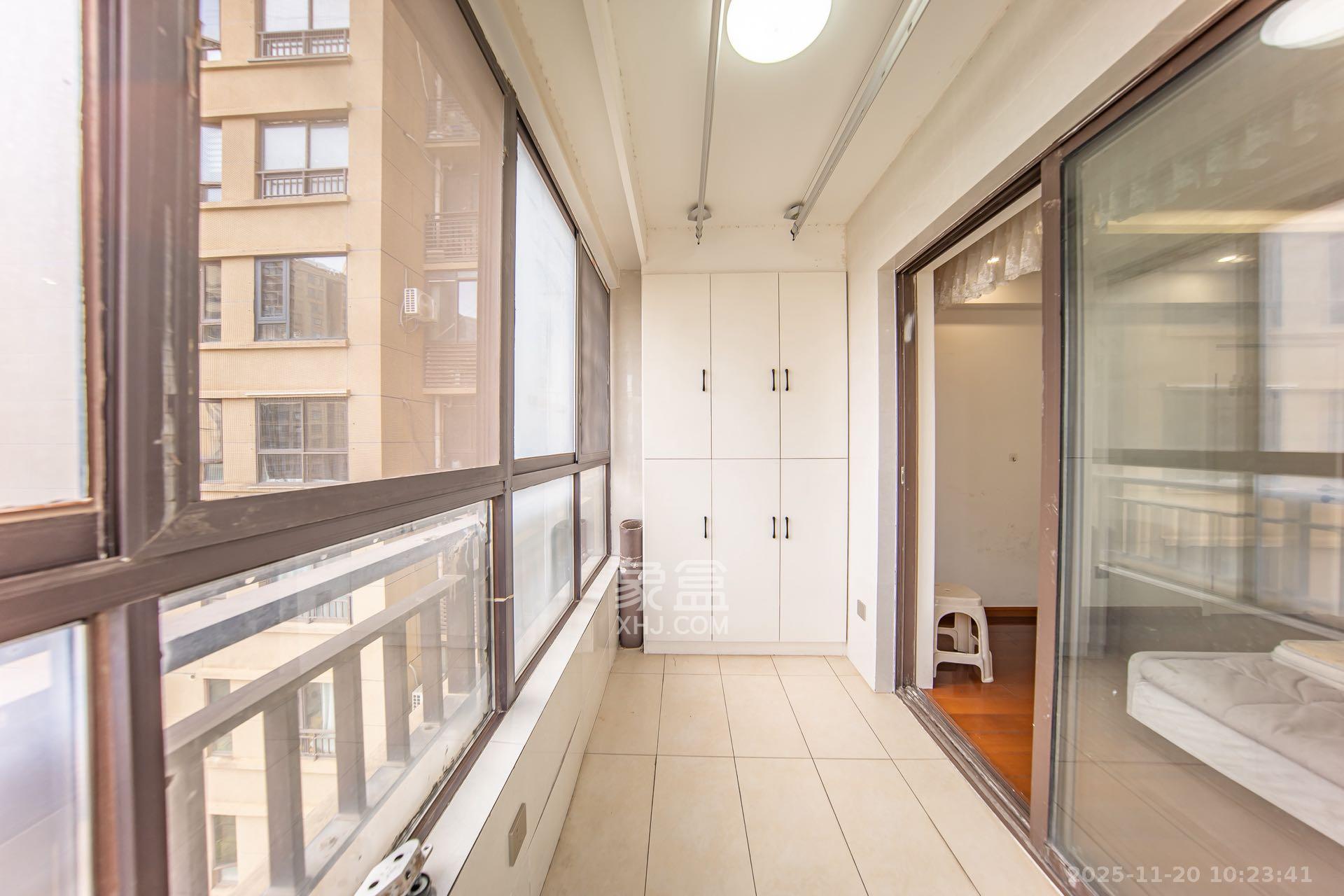 华润橡树湾 3室2厅2卫 2000.0元/月 华润橡树湾 3室2厅2卫 2000.0元/月室内图