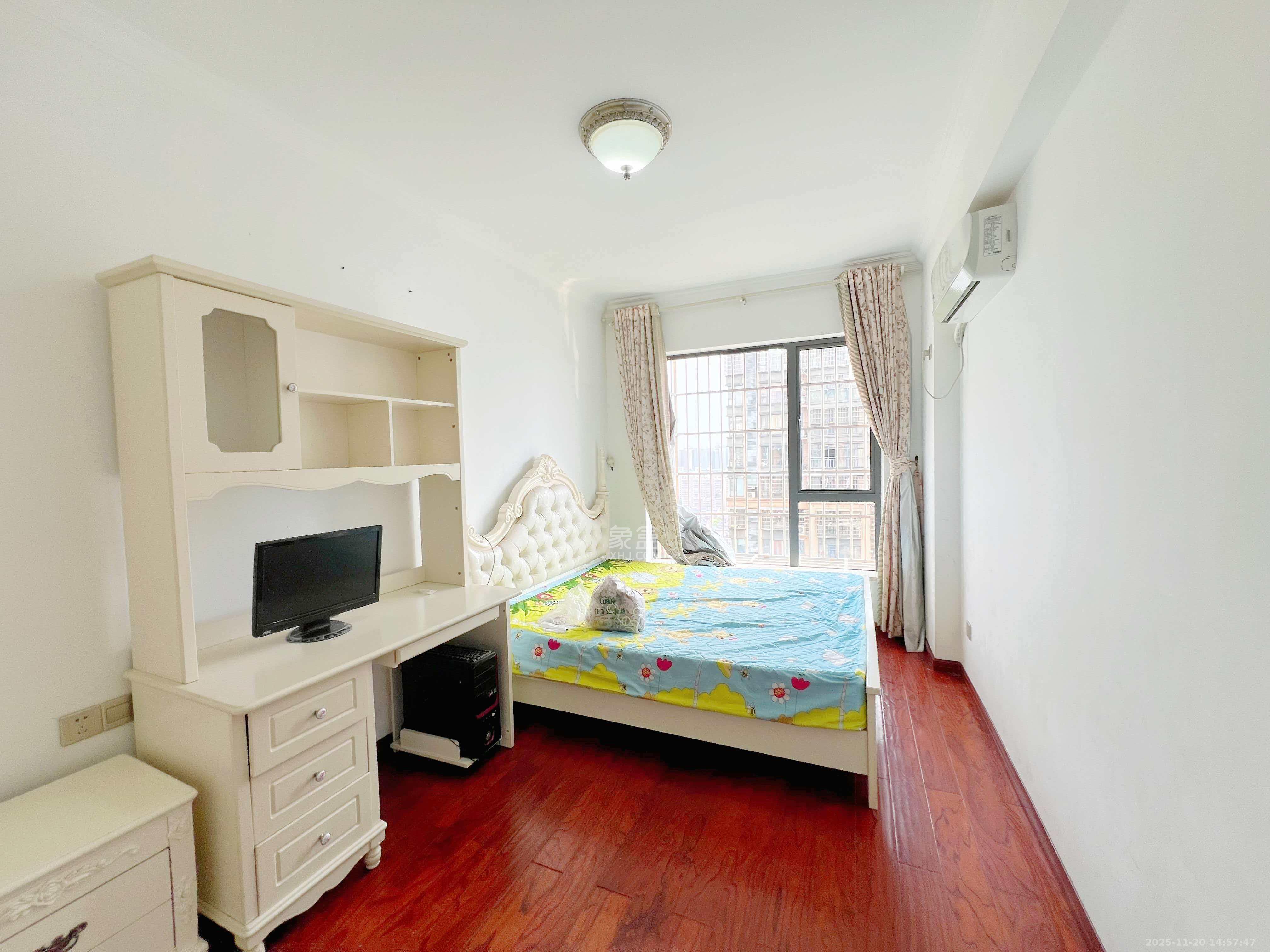 中城丽景香山园 3室2厅2卫 3500.0元/月 中城丽景香山园 3室2厅2卫 3500.0元/月室内图