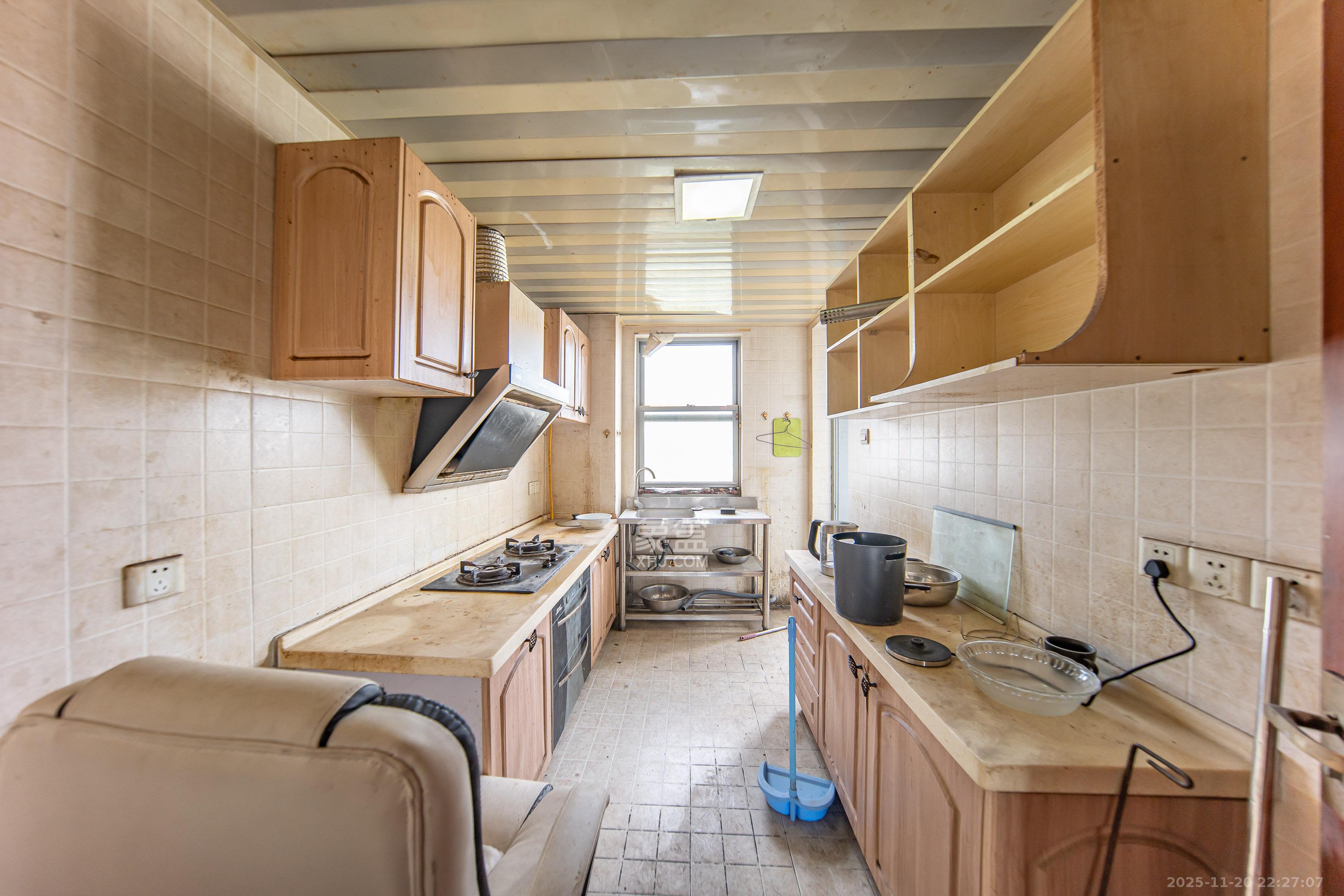 阳光100二期  4室2厅1卫    115.0万厨房