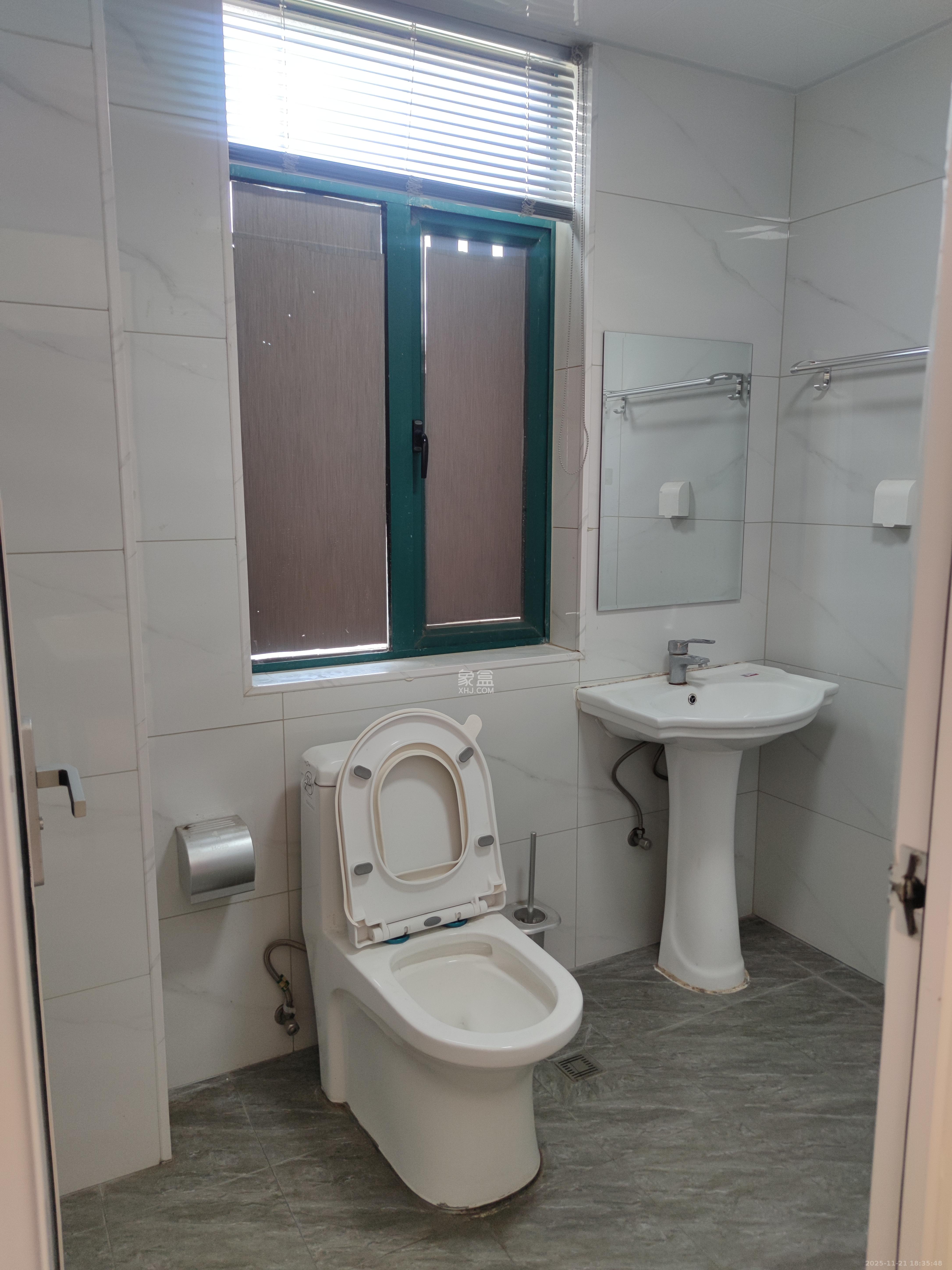 滨江金座 3室2厅2卫 3100.0元/月 滨江金座 3室2厅2卫 3100.0元/月室内图