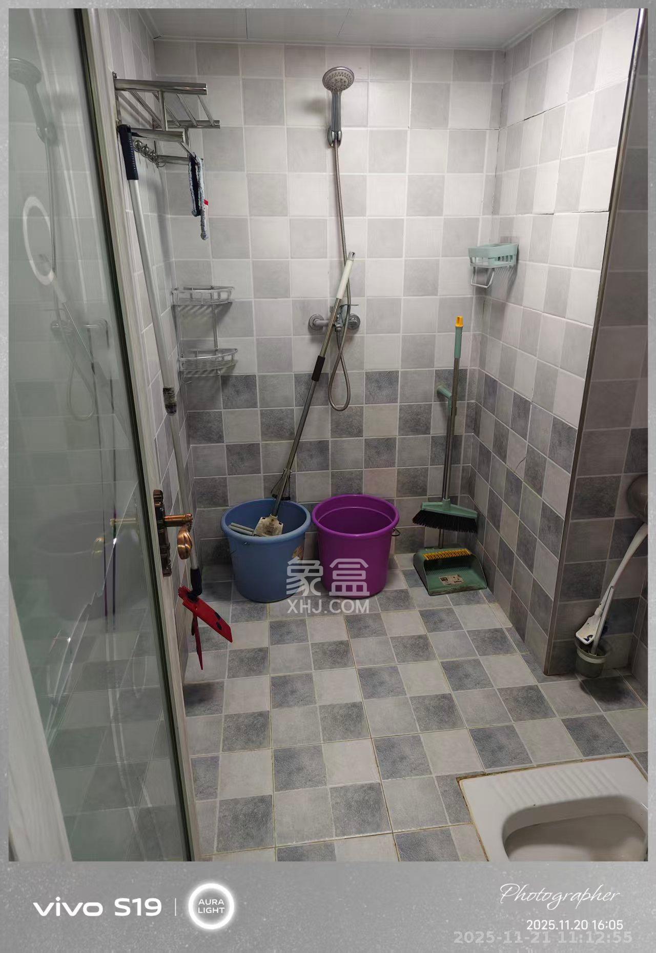 中交里城  1室1厅1卫    1800.0元/月室内图