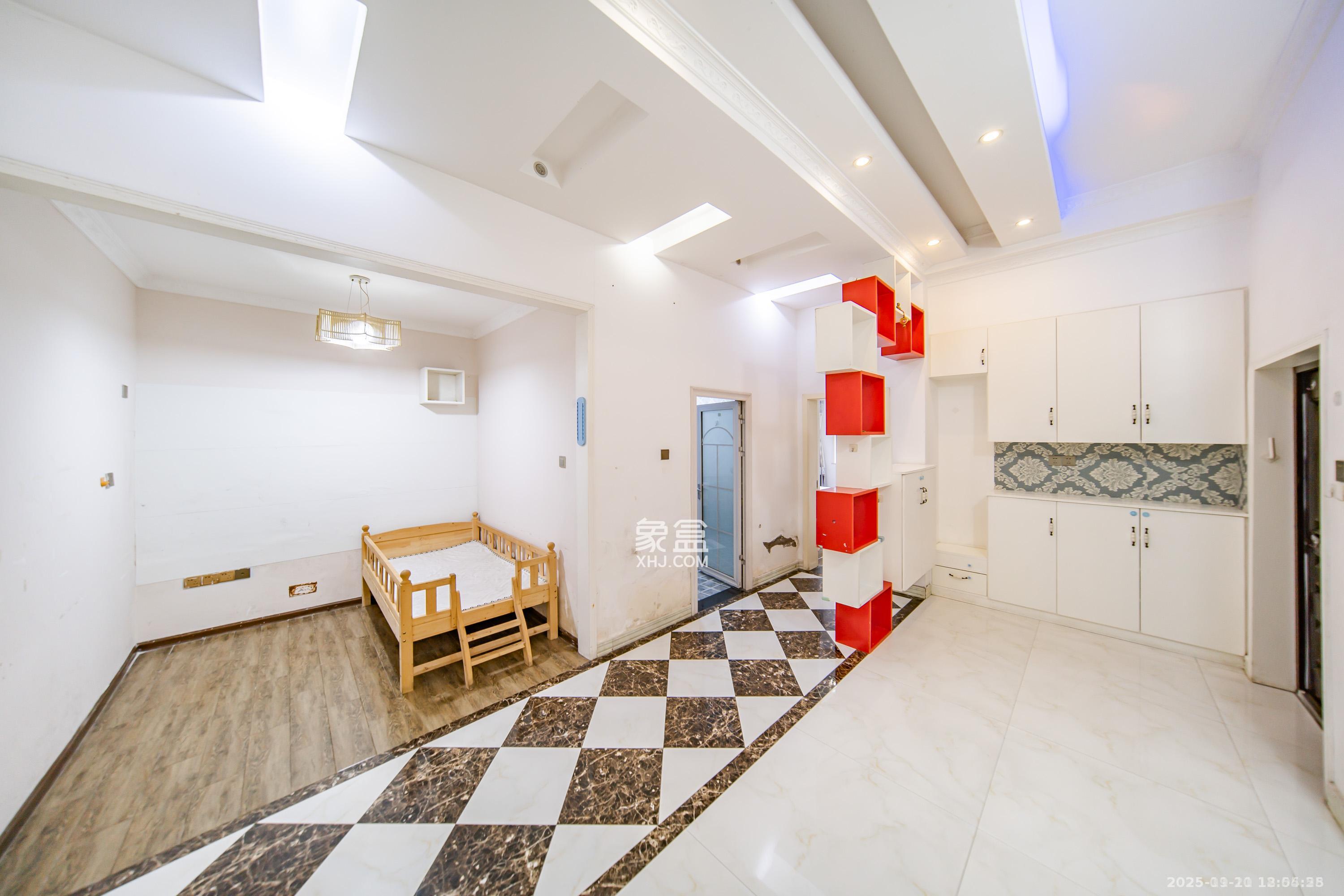 阳光100三期  3室2厅1卫    2800.0元/月