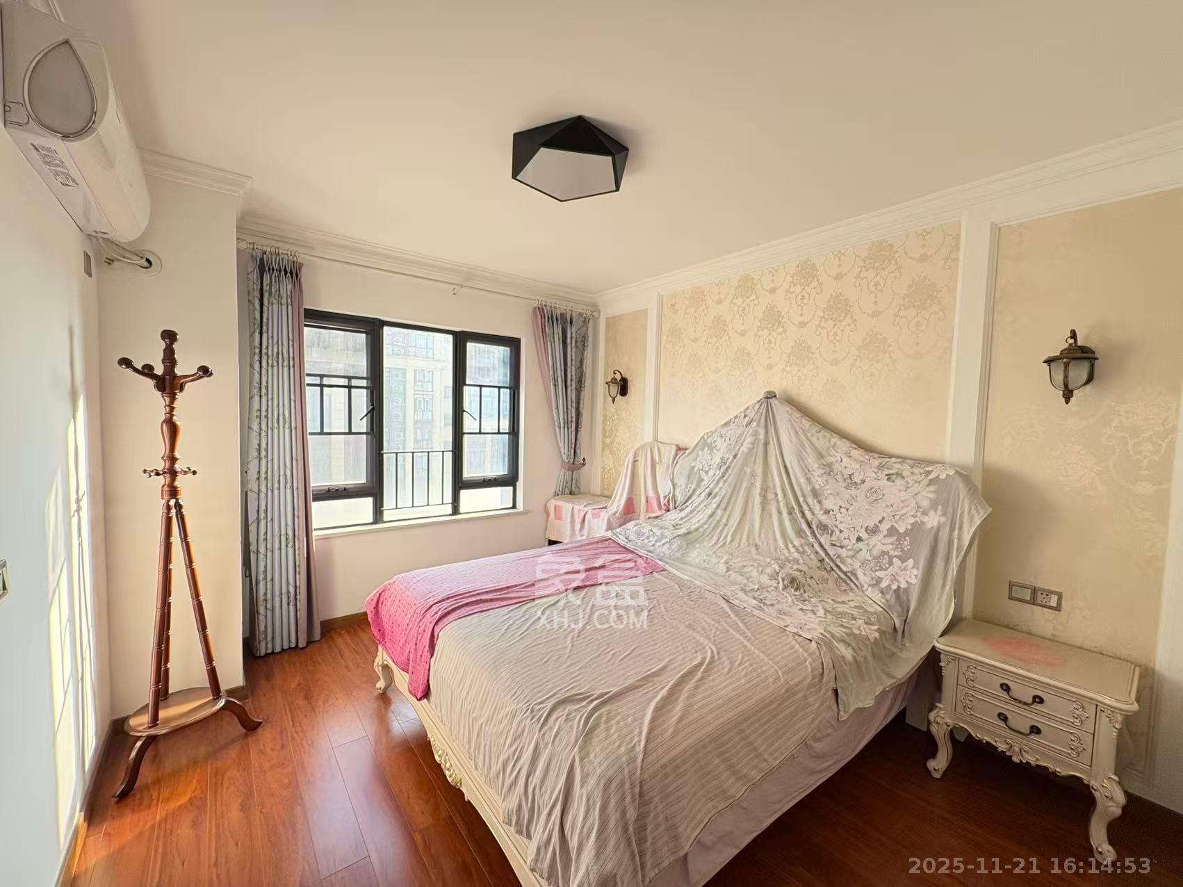 保利城(中航城国际社区、郡原美村) 3室2厅2卫 2500.0元/月 保利城(中航城国际社区、郡原美村) 3室2厅2卫 2500.0元/月室内图