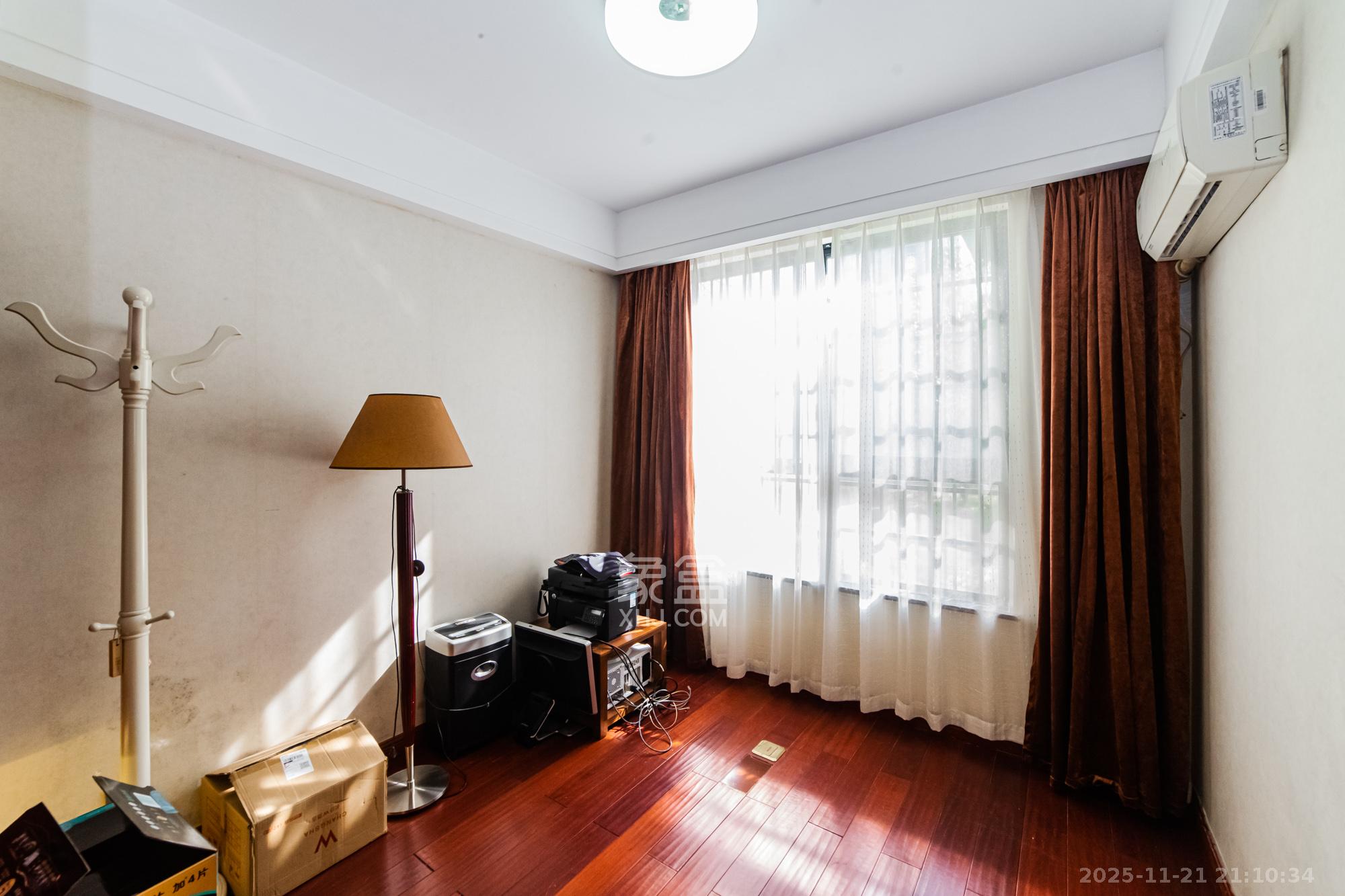 湘江世纪城临江苑 4室2厅2卫 159.0万 湘江世纪城临江苑 4室2厅2卫 159.0万卧室