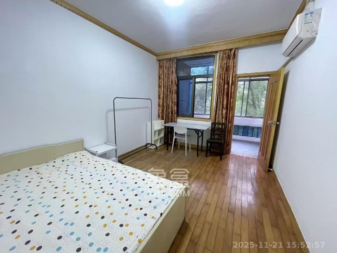 红旗区一片  3室1厅1卫    2000.0元/月室内图