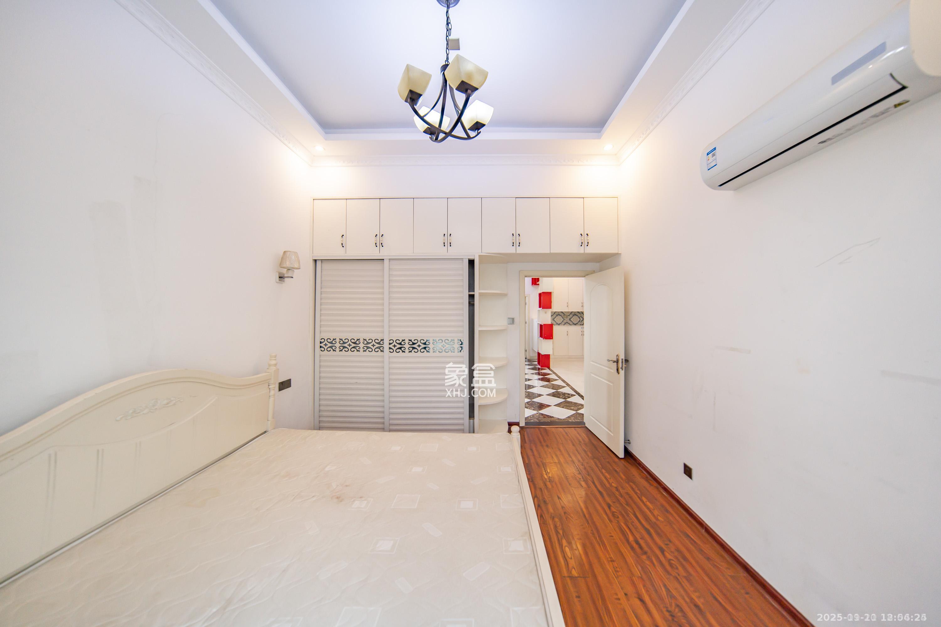 阳光100三期  3室2厅1卫    2800.0元/月室内图