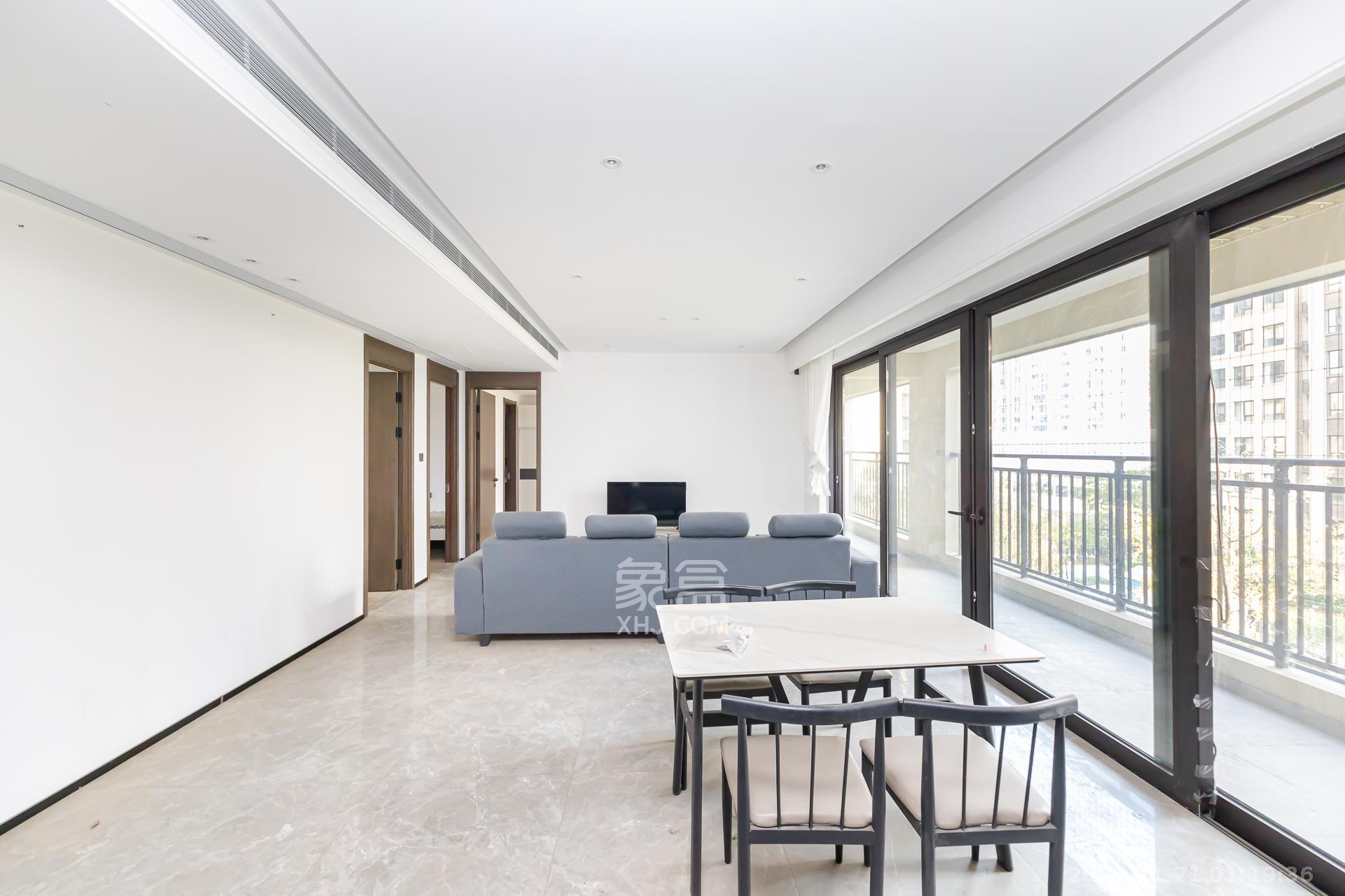 万科滨河道  4室2厅2卫    166.0万