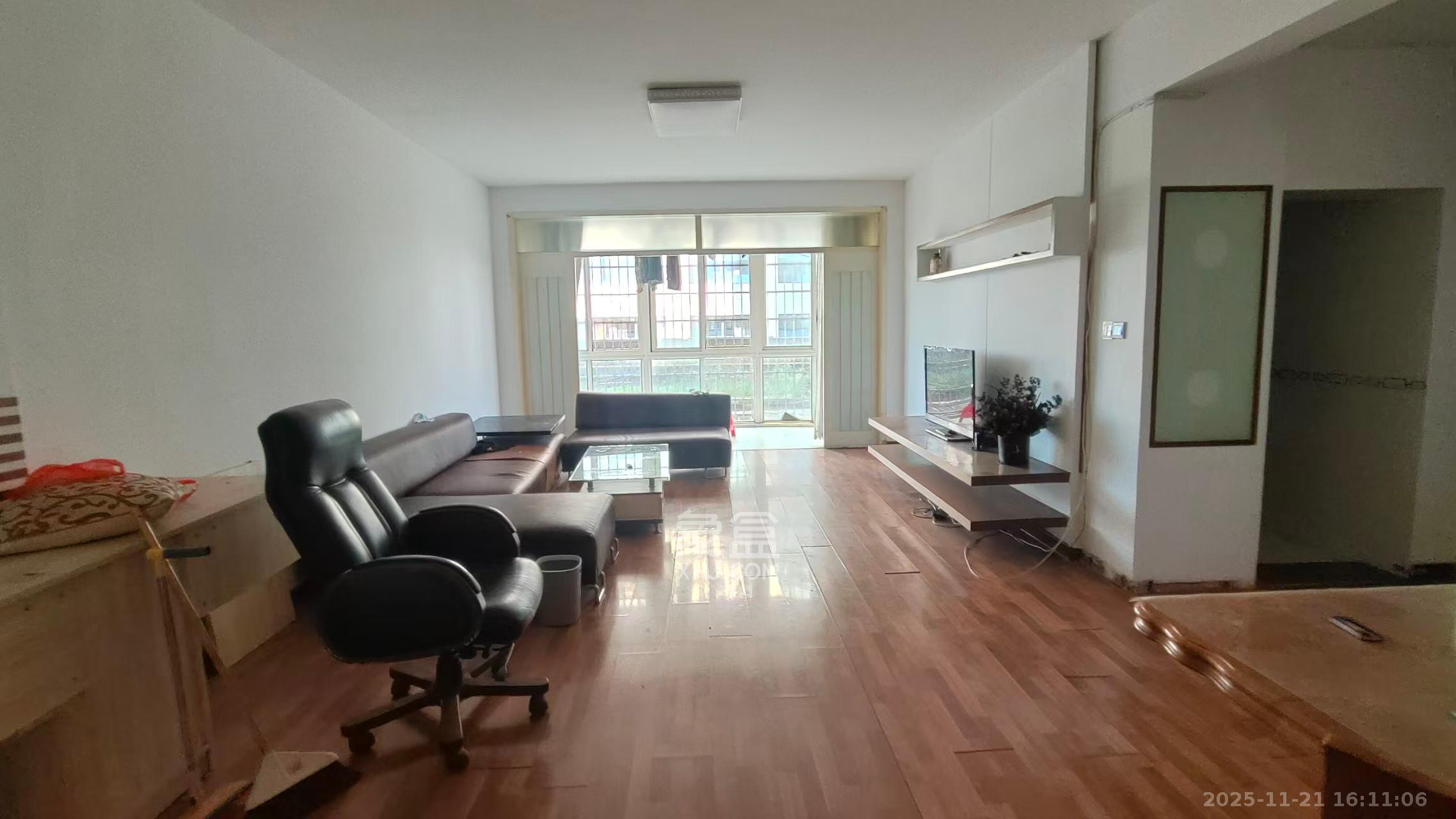 领秀星城（领秀新城）  1室2厅1卫    1800.0元/月