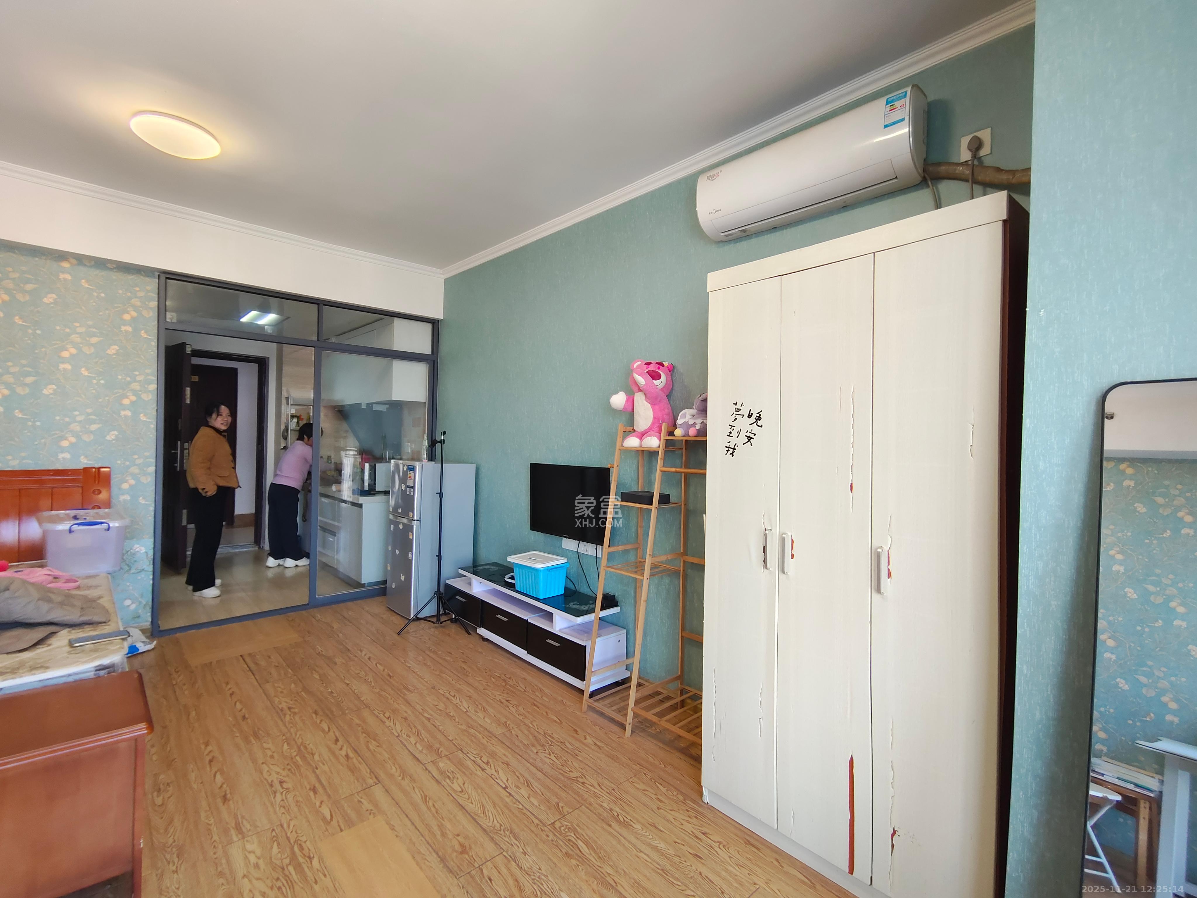 融科东南海  1室1厅1卫    1300.0元/月