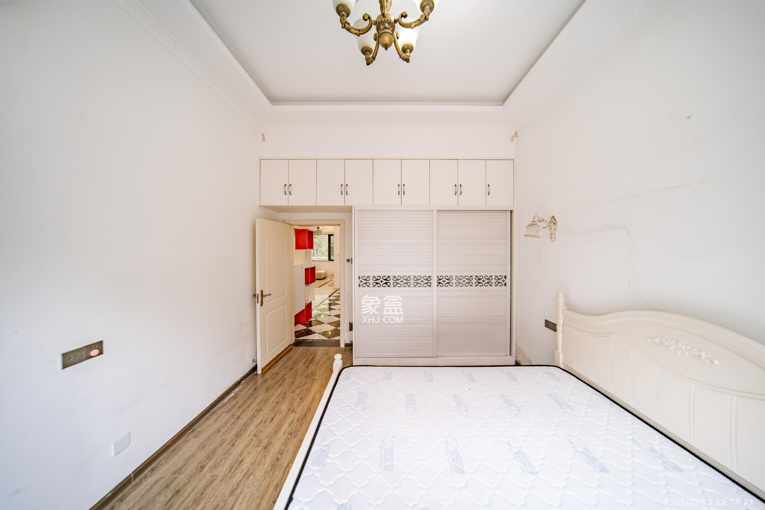 阳光100三期  3室2厅1卫    2800.0元/月室内图