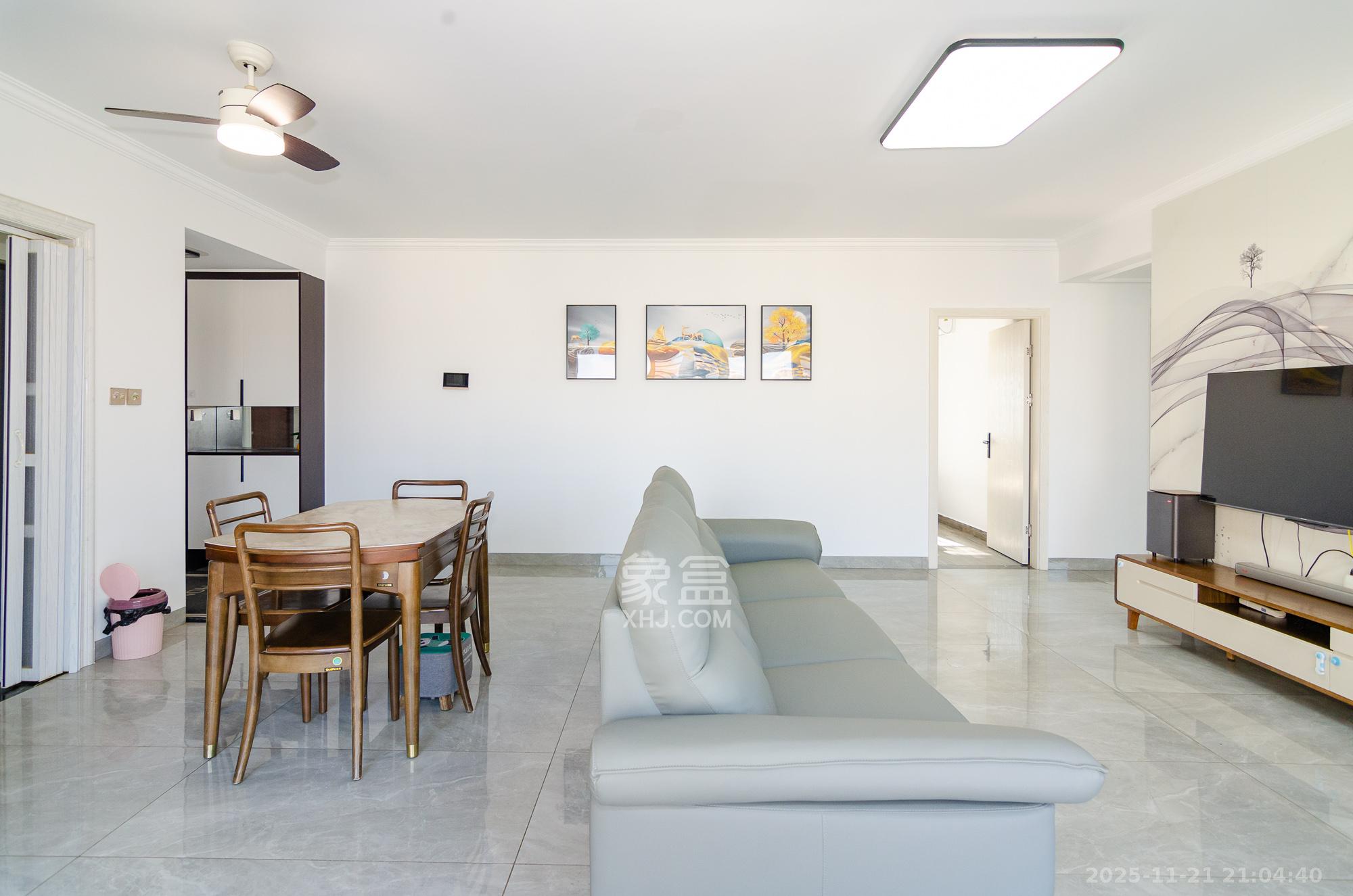 中粮鸿云 3室2厅2卫 81.8万 中粮鸿云 3室2厅2卫 81.8万客厅