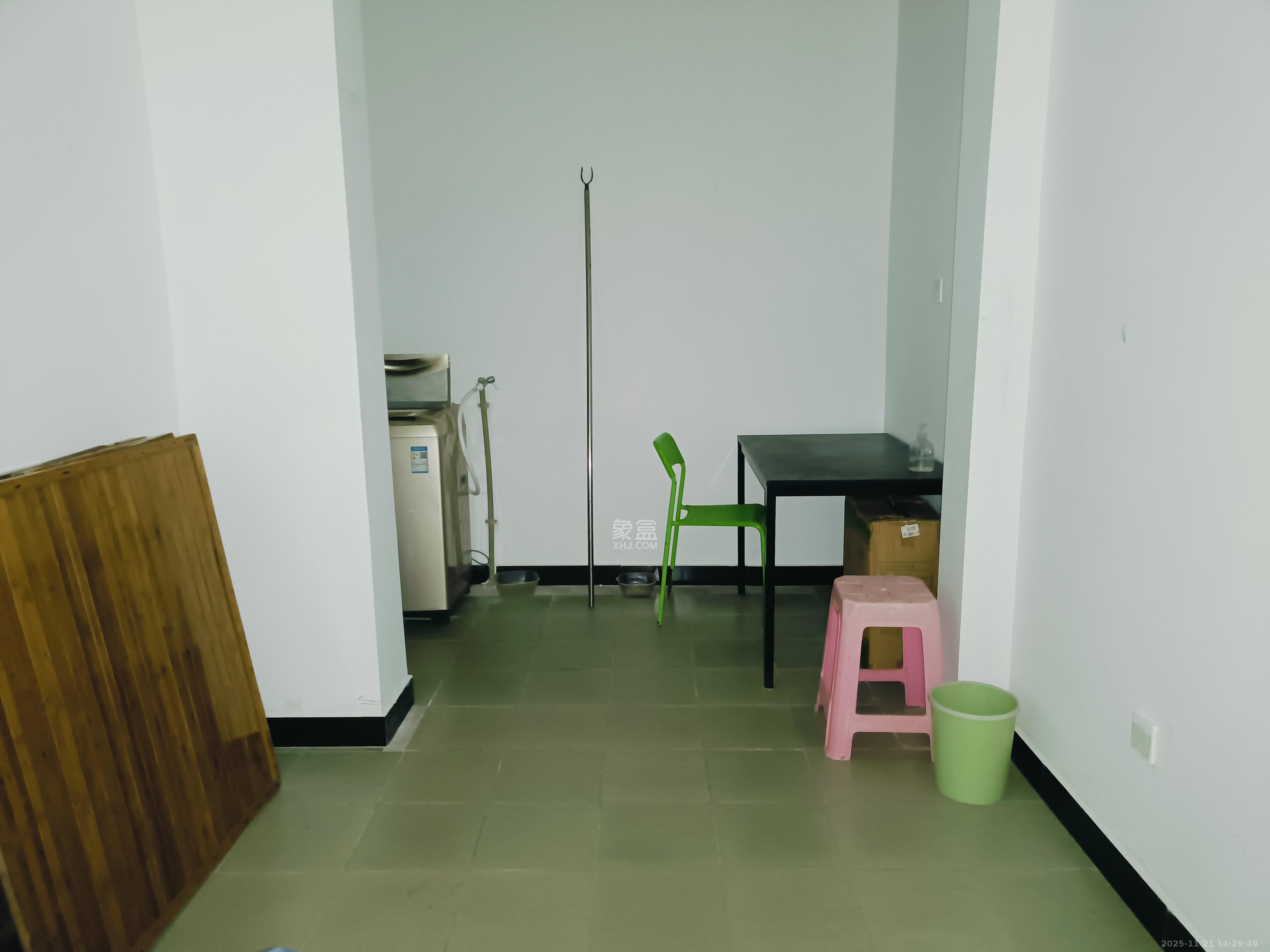 东风路新二村  3室1厅1卫    1800.0元/月室内图