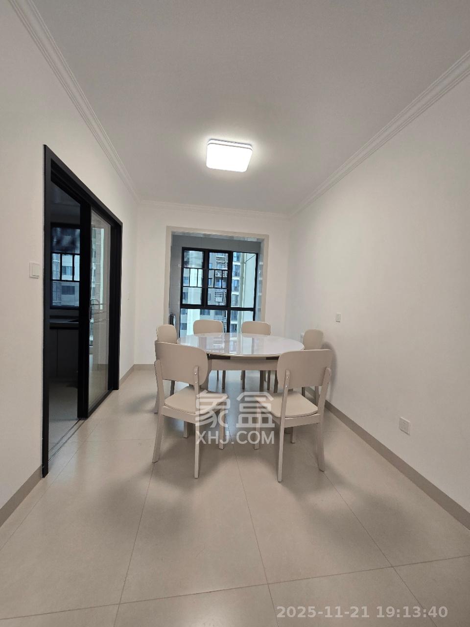 洋湖明园二期  3室2厅2卫    2380.0元/月