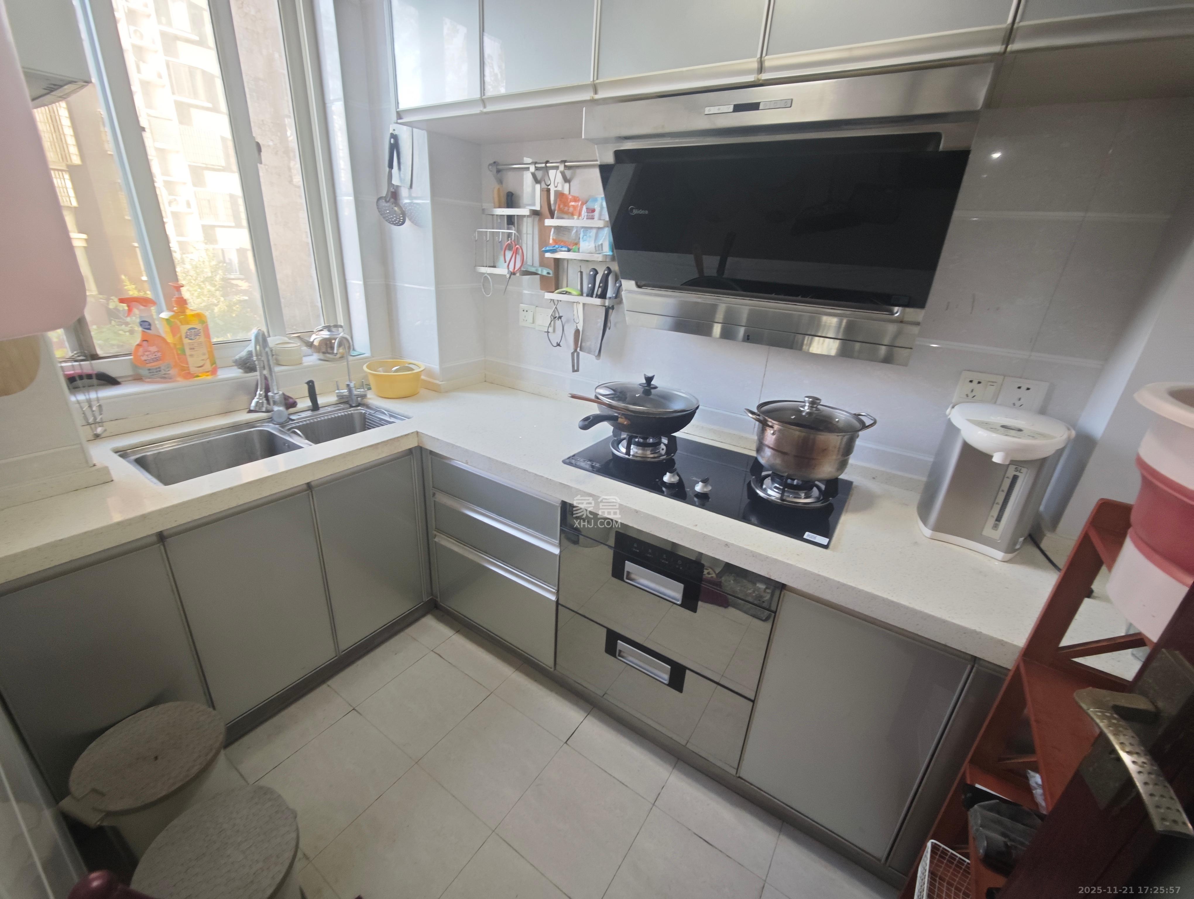 龙王港社区 3室2厅1卫 2500.0元/月 龙王港社区 3室2厅1卫 2500.0元/月室内图