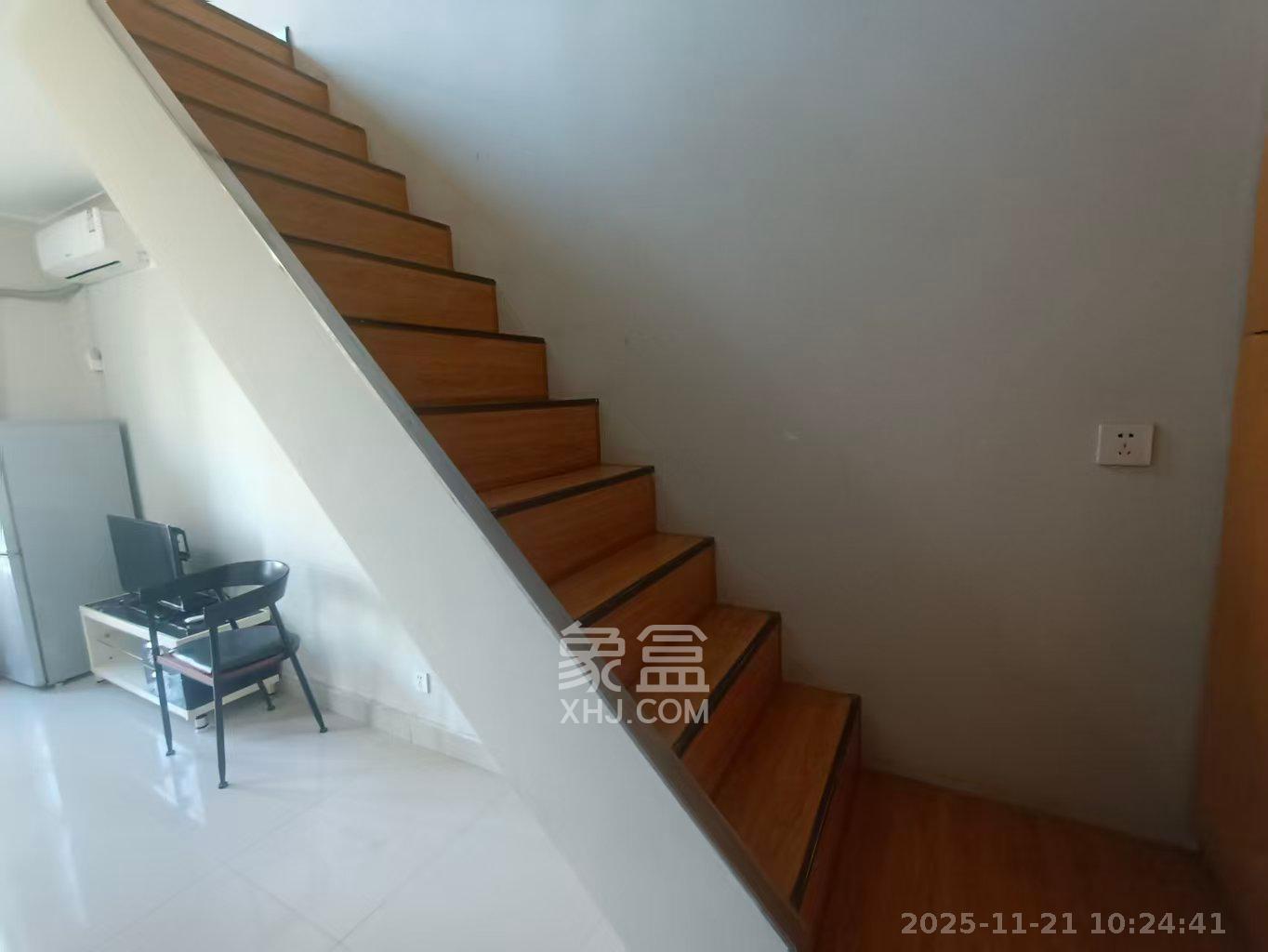 郡原广场  1室1厅1卫    1700.0元/月室内图