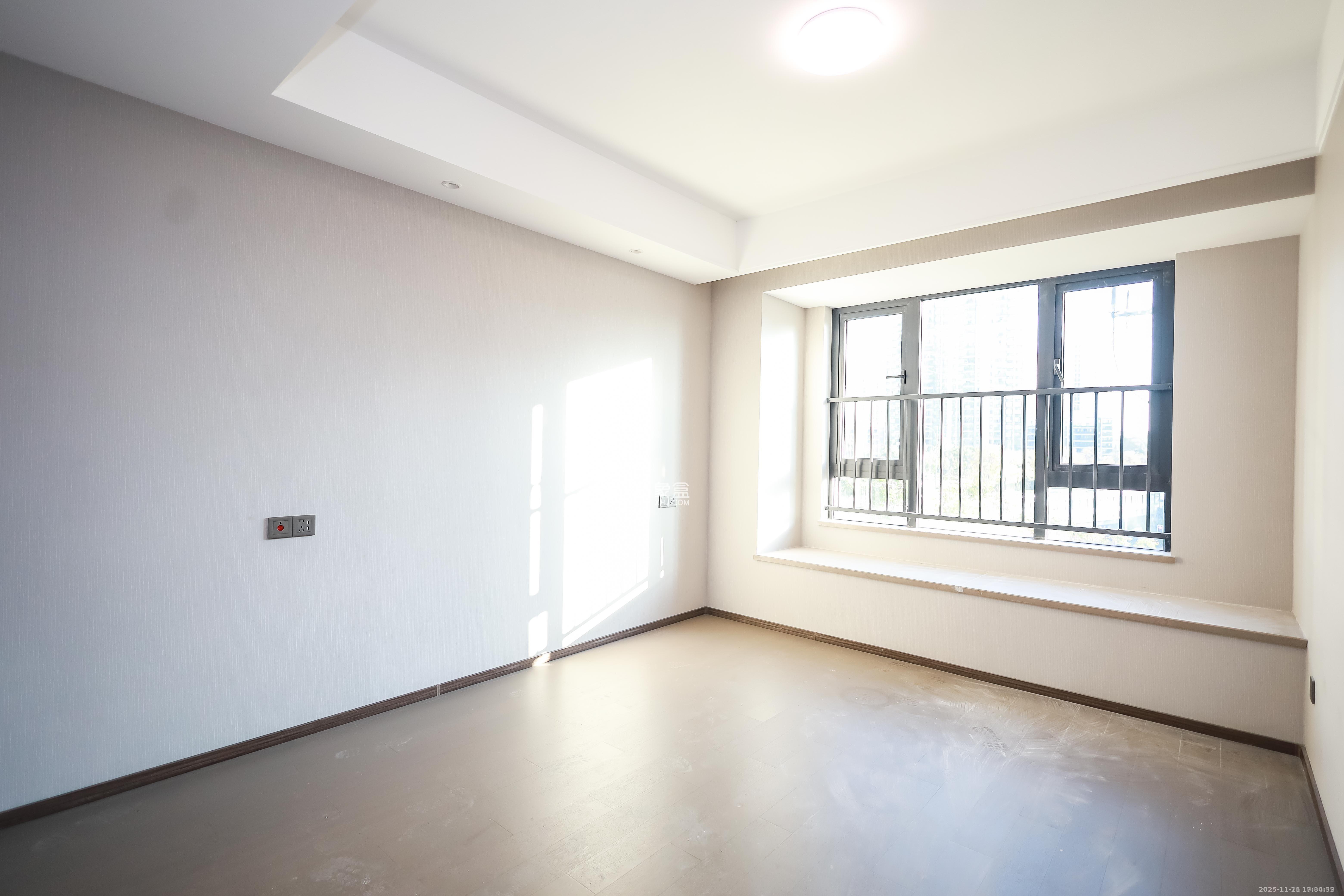 龙湖舜山府  3室2厅2卫    2900.0元/月室内图