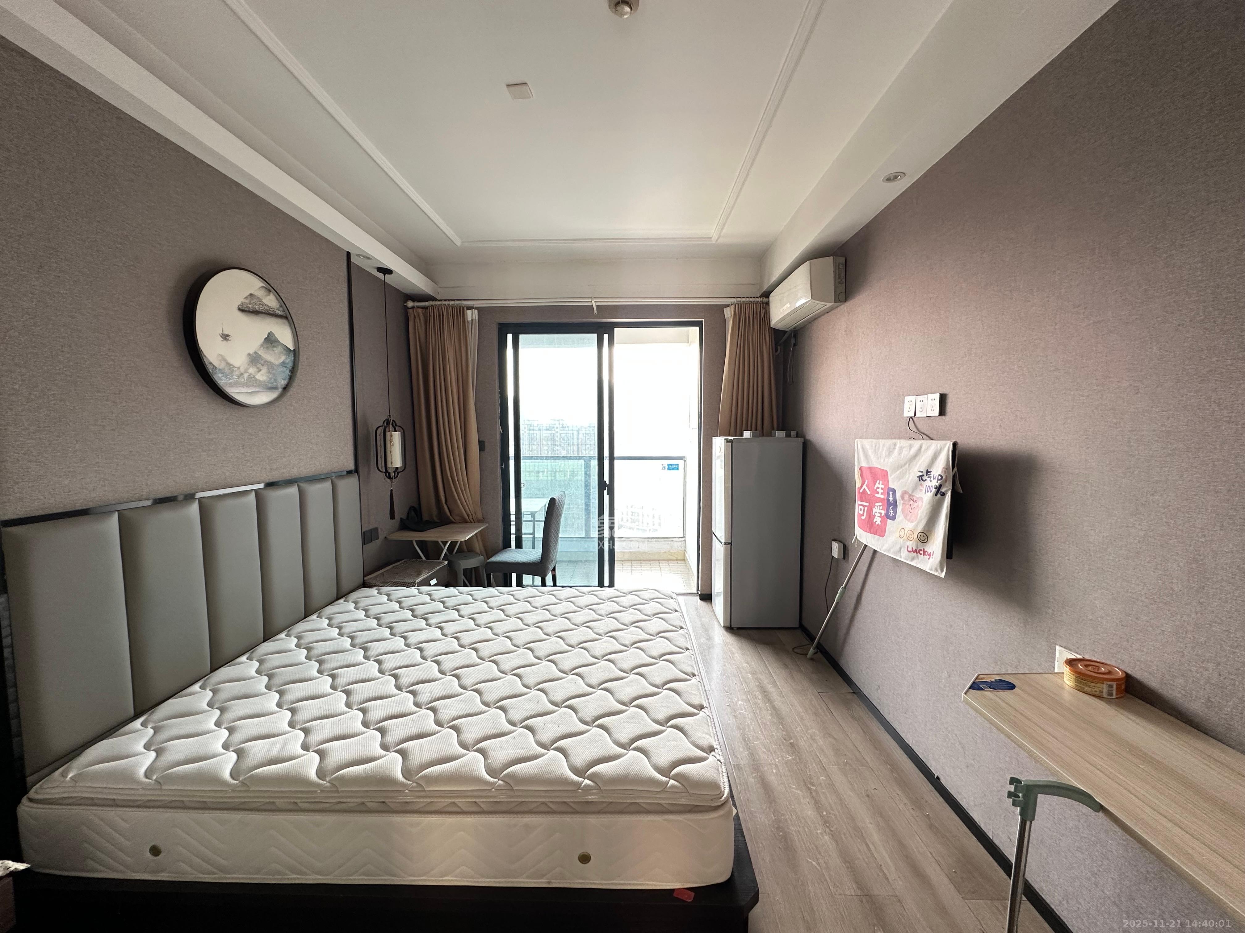 绿地中央广场  1室1厅1卫    1400.0元/月室内图