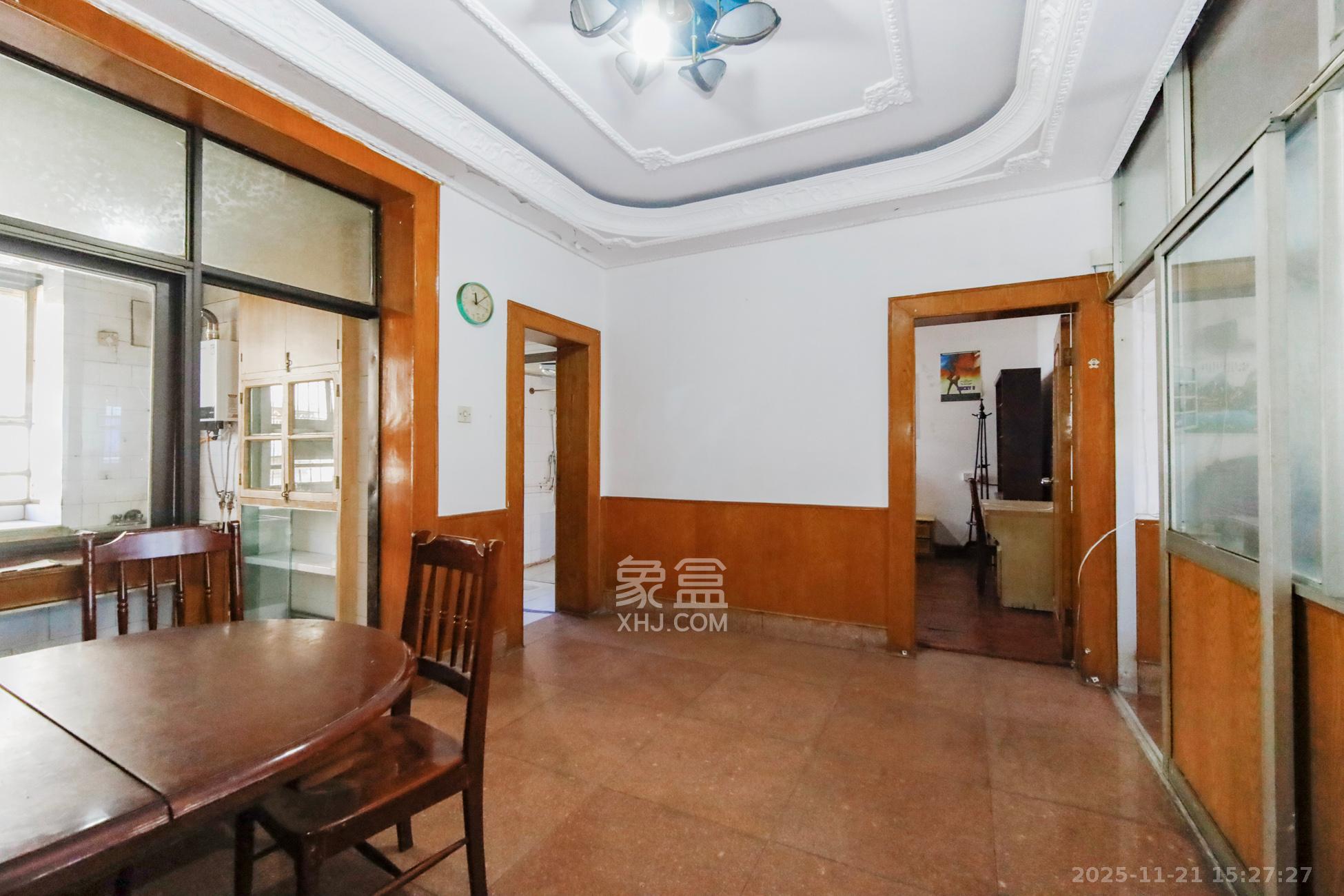 路桥宿舍  3室2厅1卫    48.0万客厅