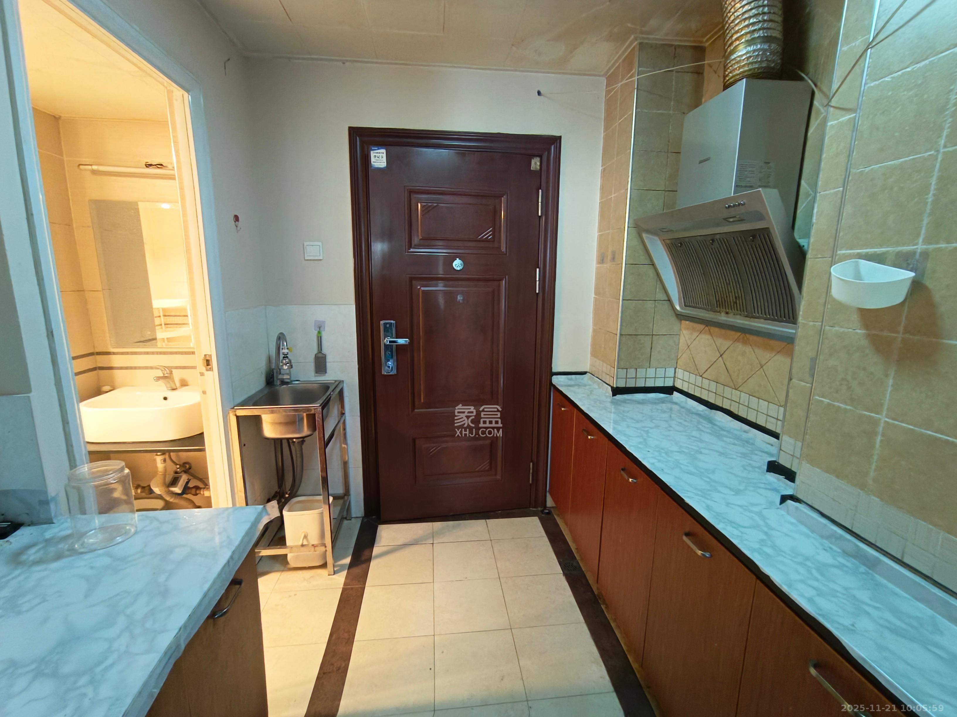 月亮湾草莓街区一、二期  1室1厅1卫    1100.0元/月室内图