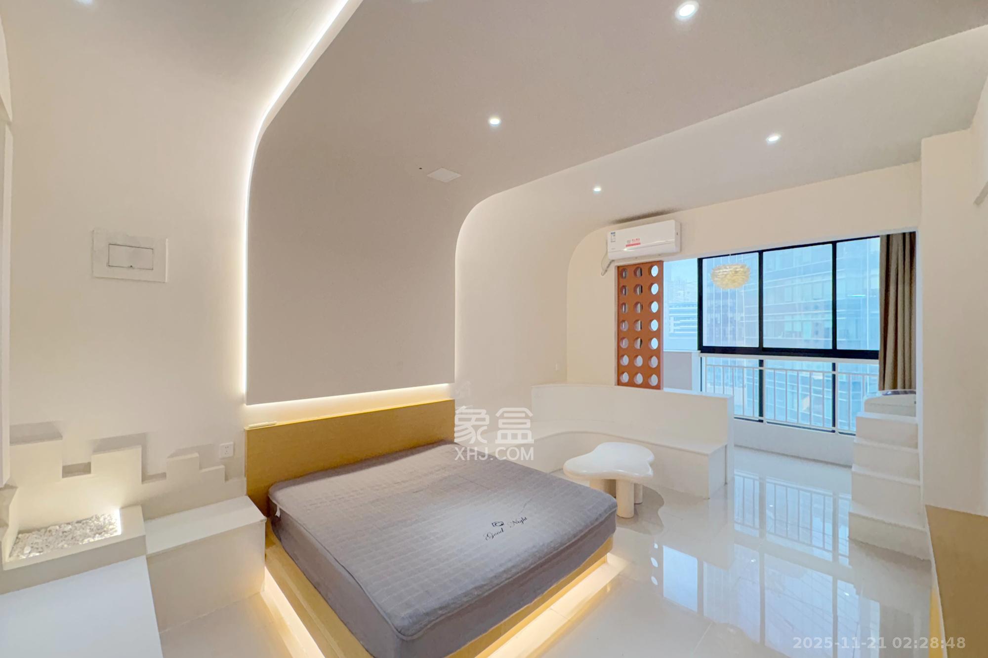 七彩丽都  1室1厅1卫    55.0万客厅