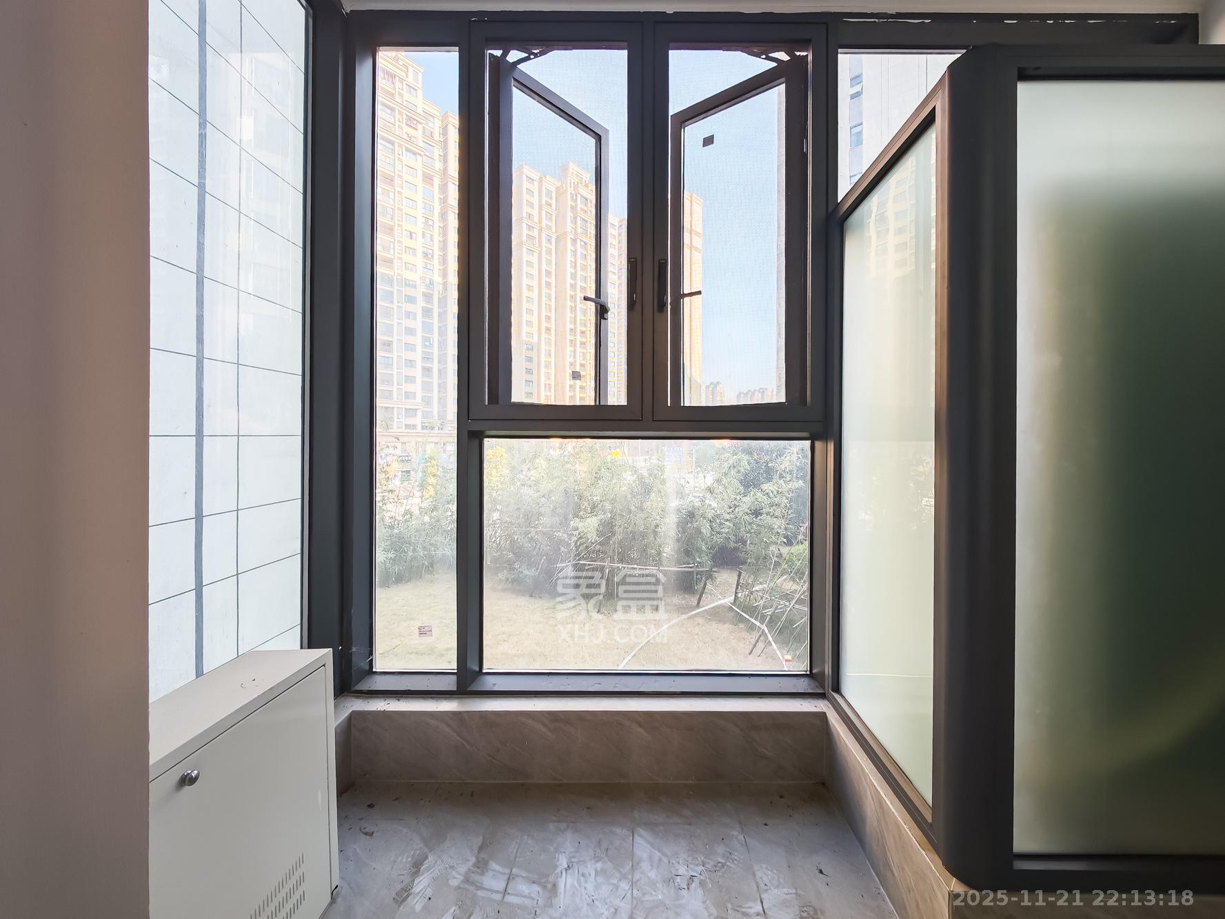 长沙万境潇湘 5室2厅3卫 330.0万 长沙万境潇湘 5室2厅3卫 330.0万阳台