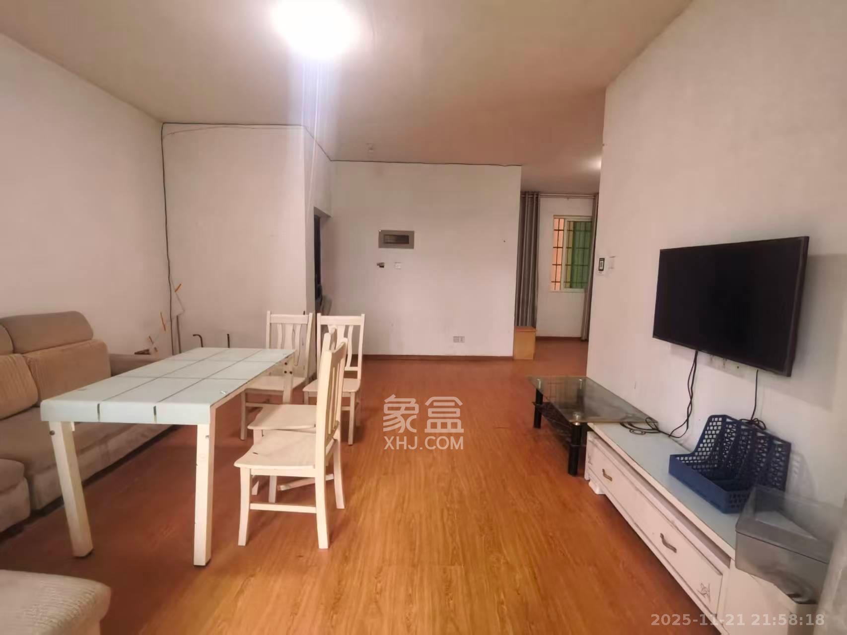 麓谷加州阳光  3室2厅2卫    2000.0元/月室内图