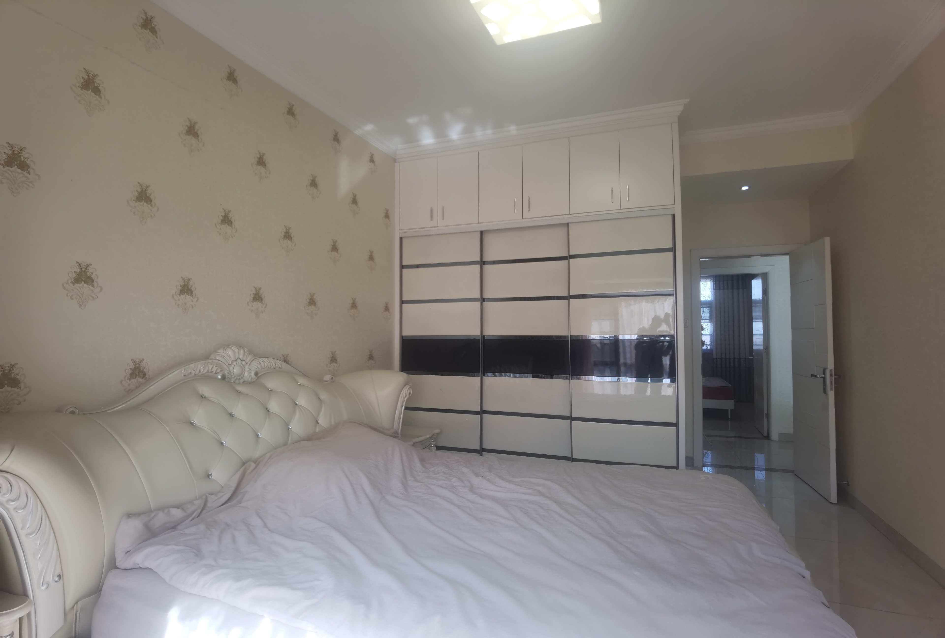 万豪城市花园  3室2厅2卫    66.8万客厅