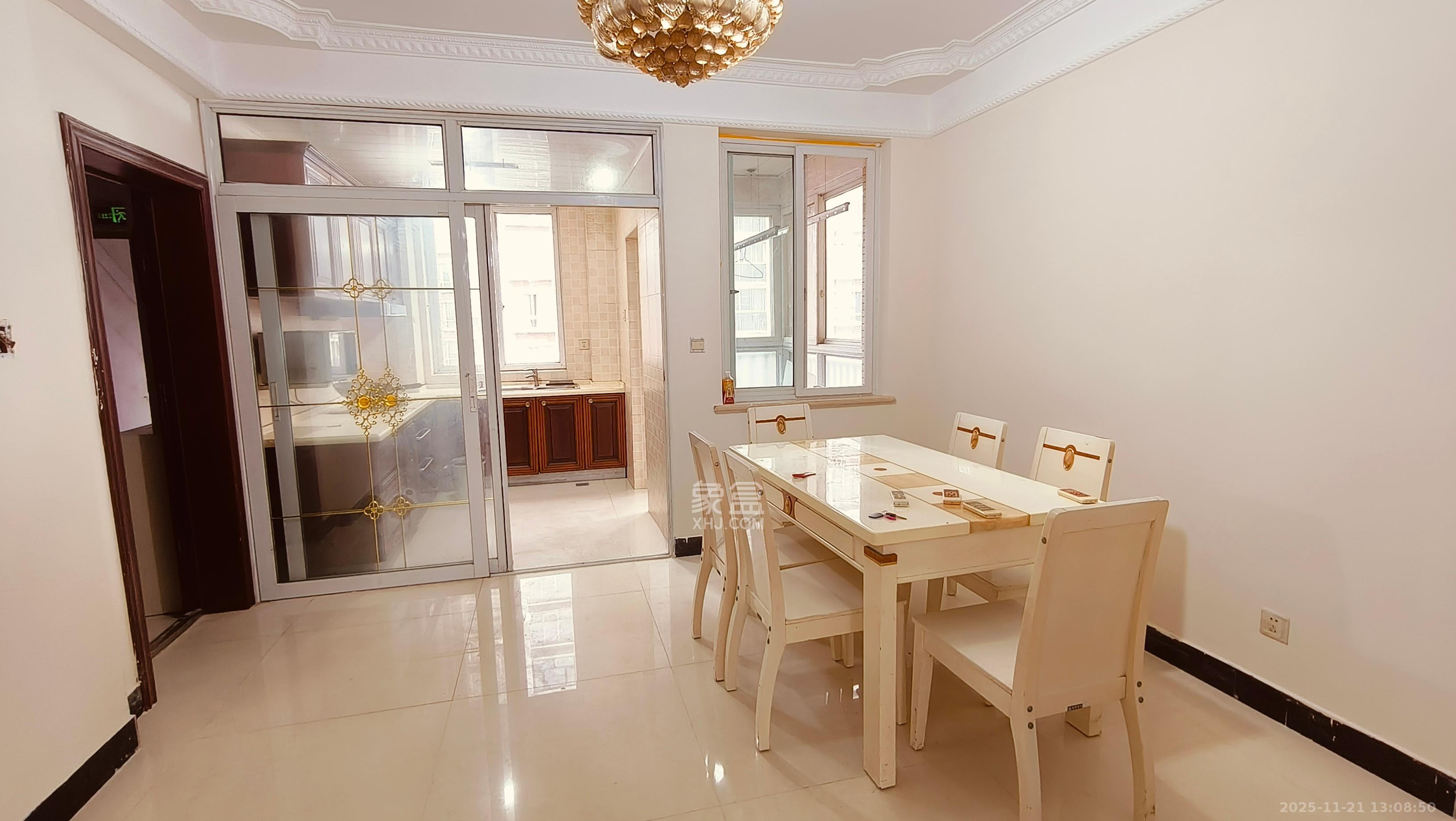 筑梦园  3室2厅2卫    1900.0元/月室内图