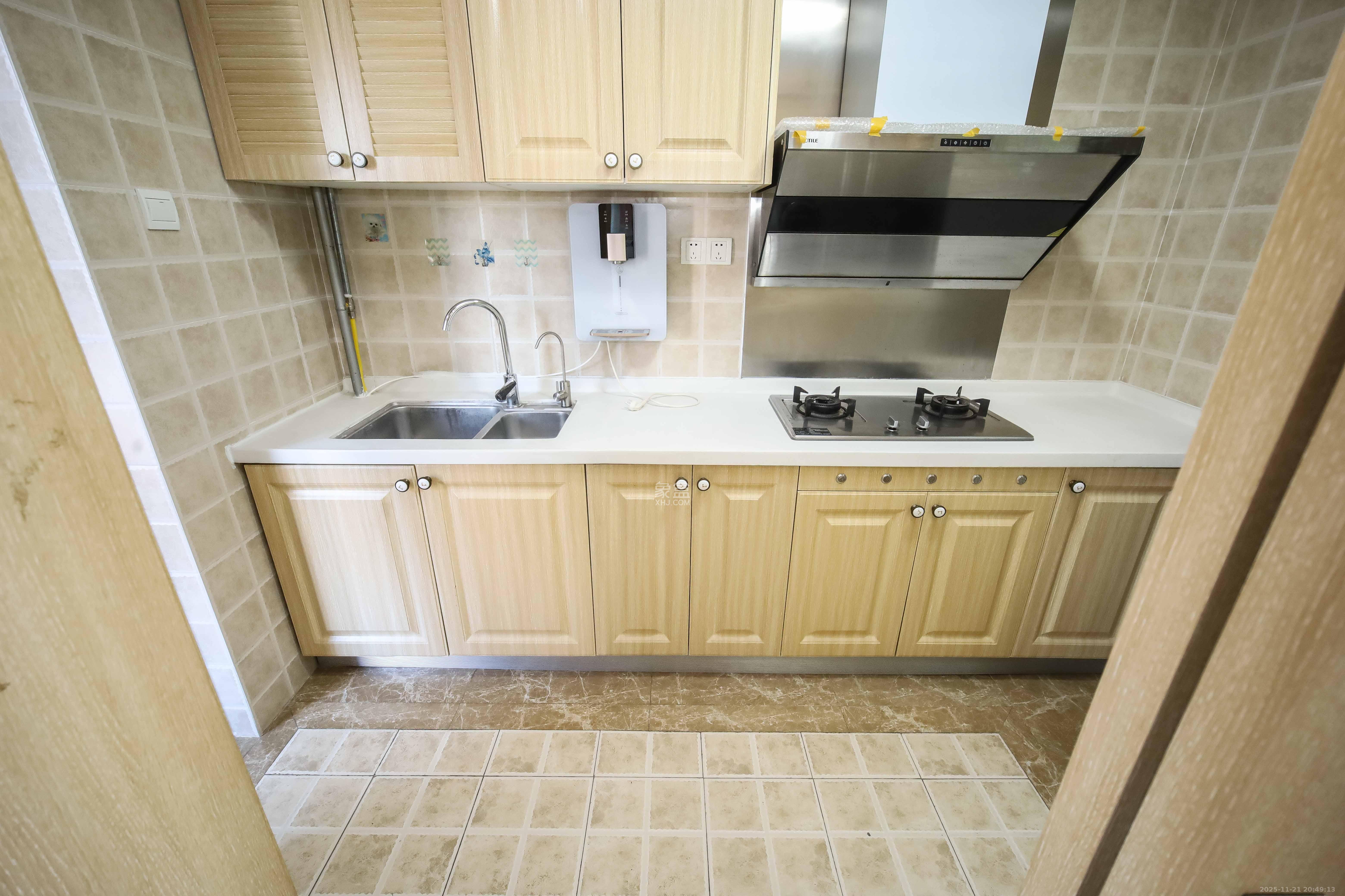 佳兆业时代广场  3室2厅2卫    105.0万厨房