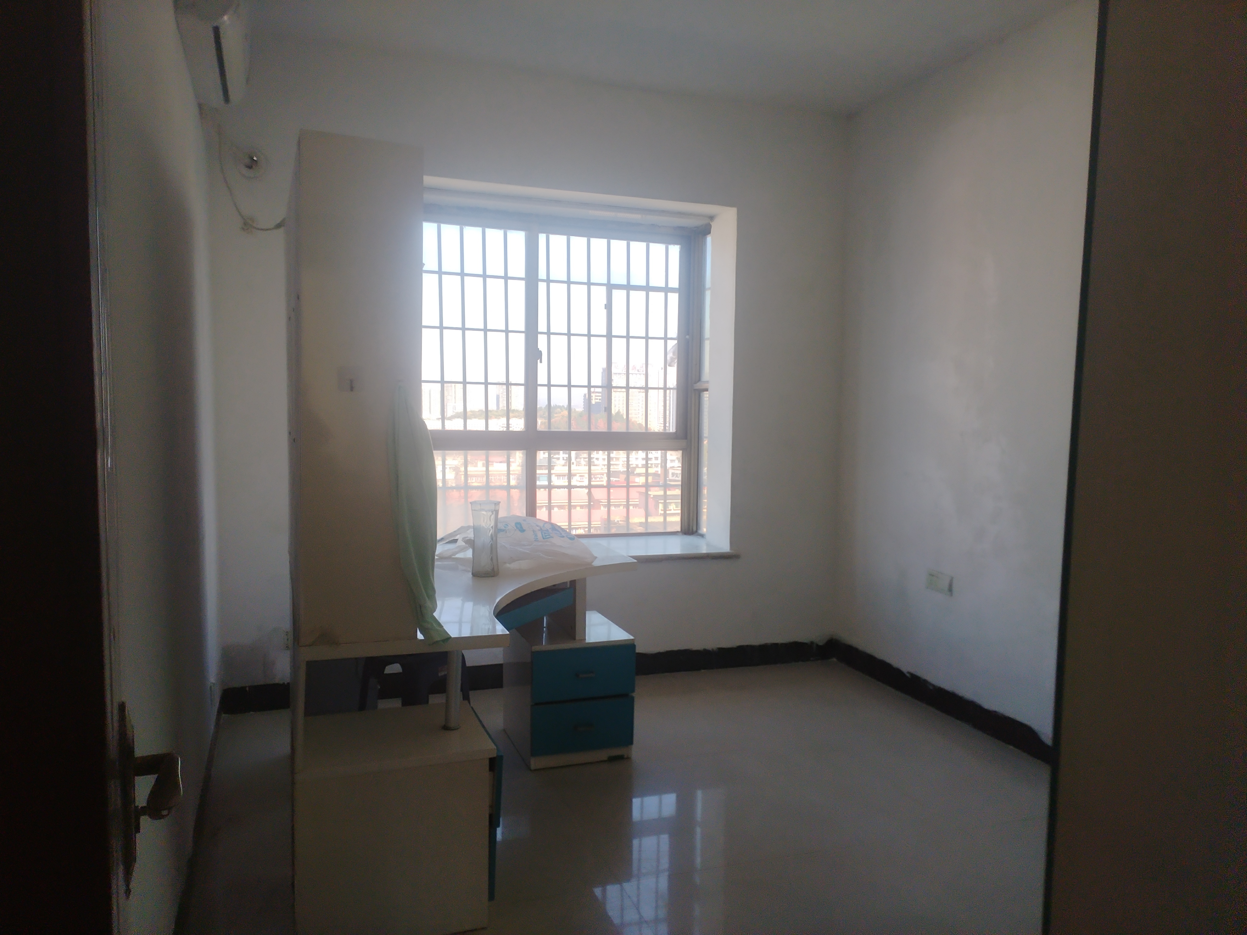 广成大厦  1室0厅0卫    70.0万客厅