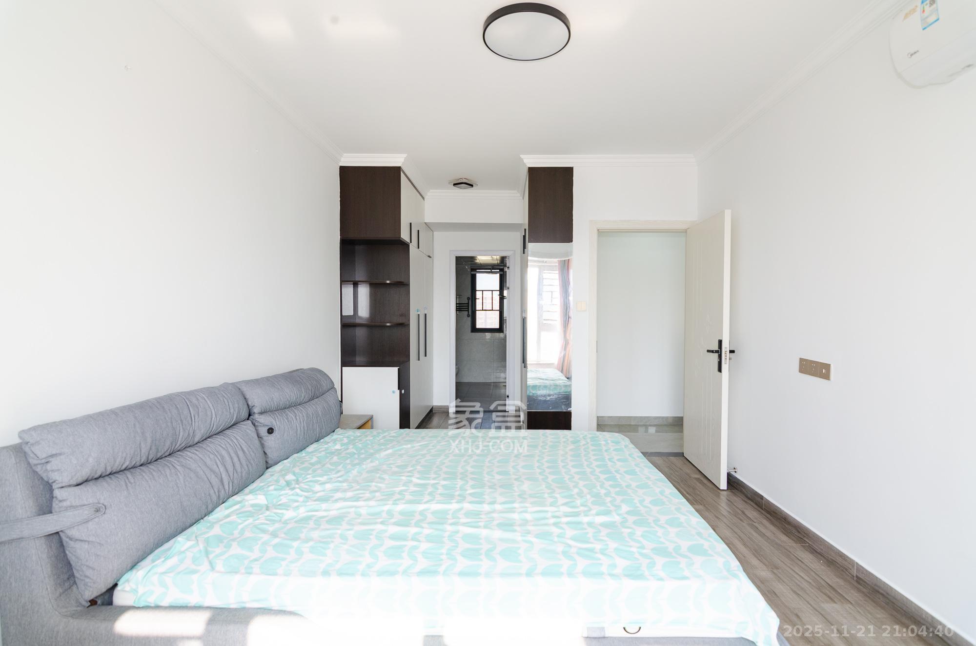 中粮鸿云  3室2厅2卫    81.8万卧室