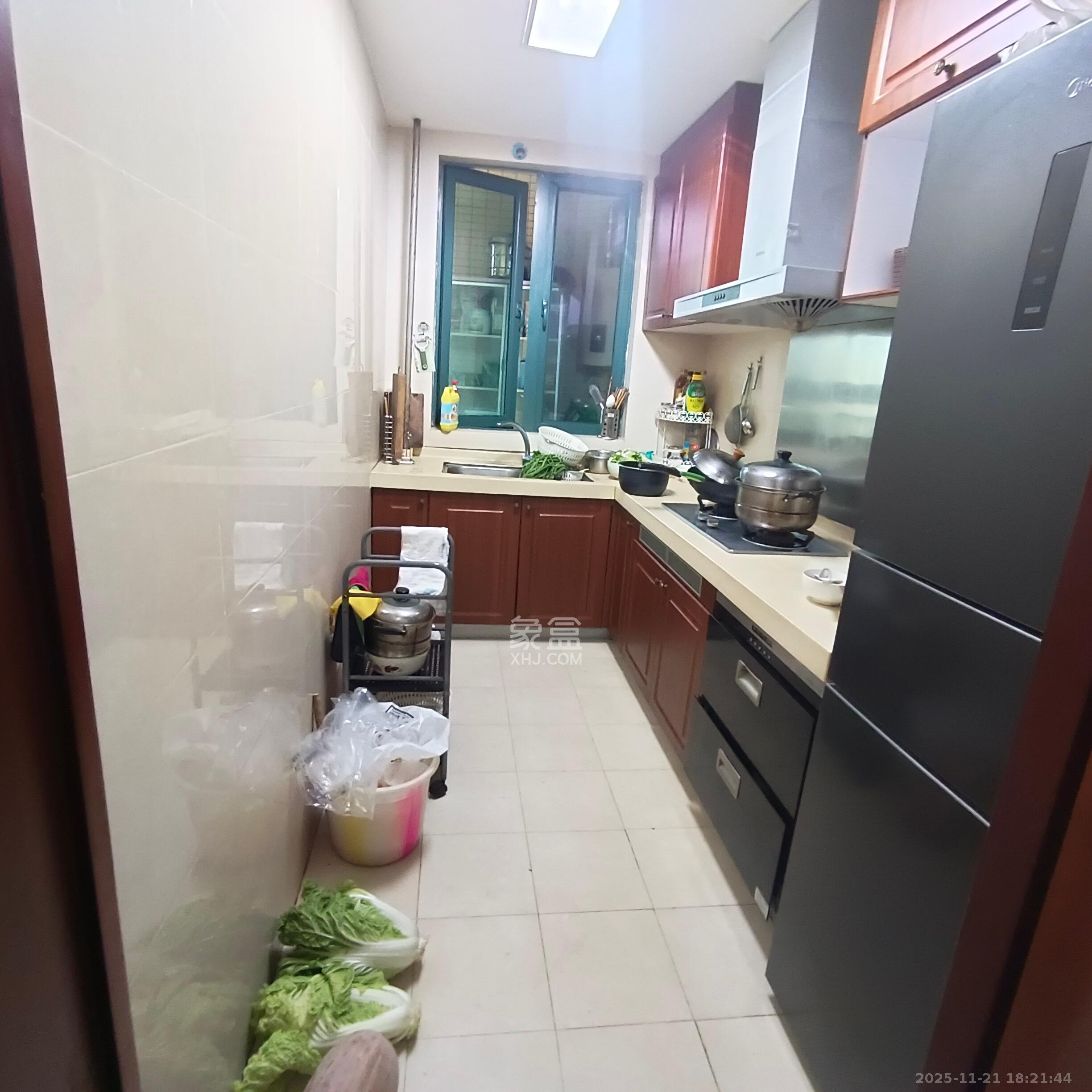 恒大雅苑 3室2厅2卫 2500.0元/月 恒大雅苑 3室2厅2卫 2500.0元/月室内图