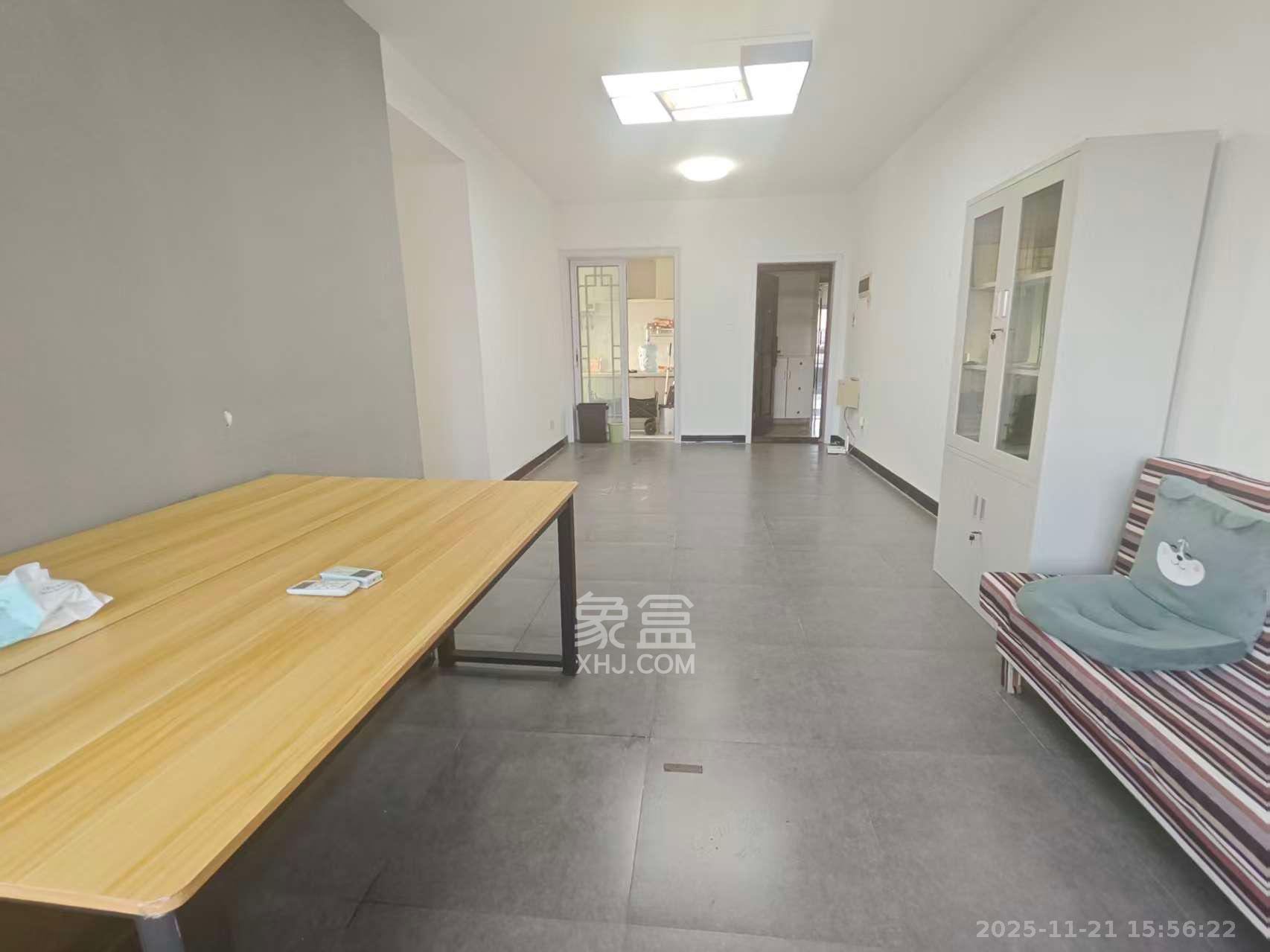 天麓尚层  3室1厅1卫    2000.0元/月