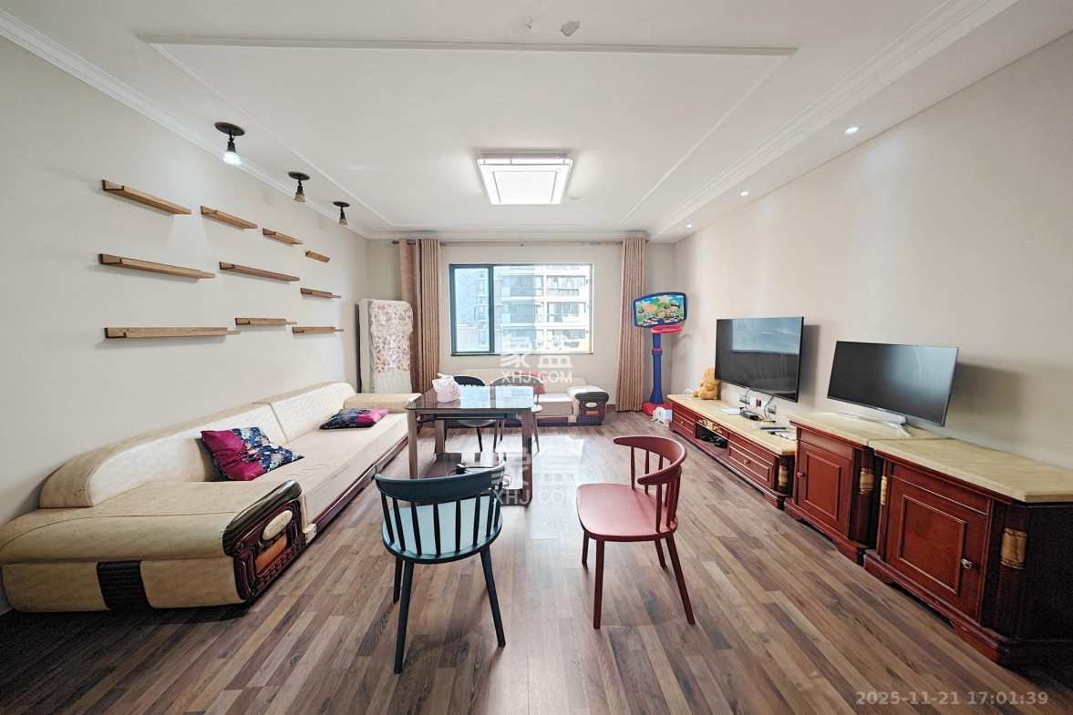 锦绣世纪 3室2厅2卫 129.8万 锦绣世纪 3室2厅2卫 129.8万客厅